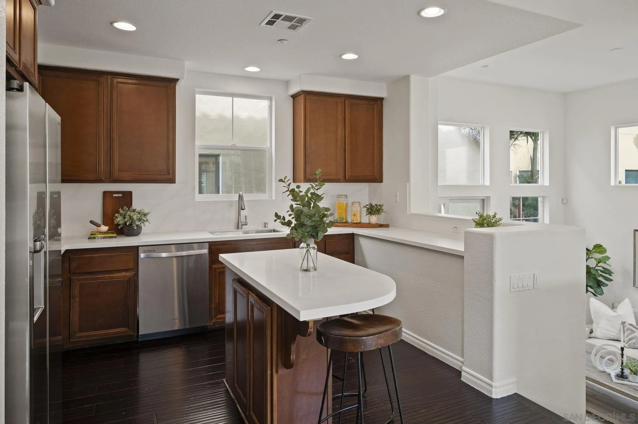 https://cdn.realtyfeed.com/cdn/127/250041457/a78310c6bb0f02cf047f198da7f527a5.webp