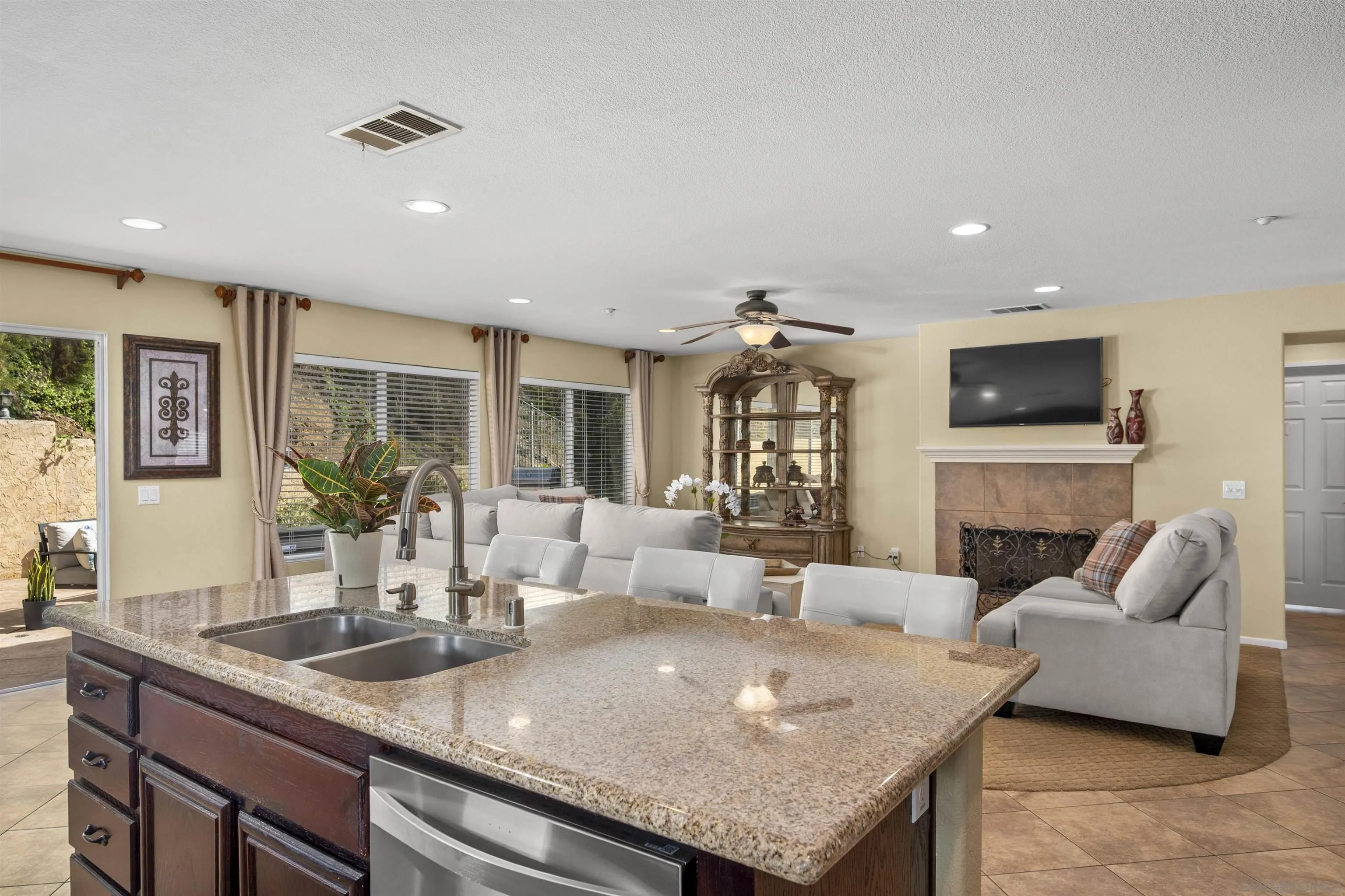 https://cdn.realtyfeed.com/cdn/127/250041471/4d90c1483c330f4755d35220a1fbd118.webp