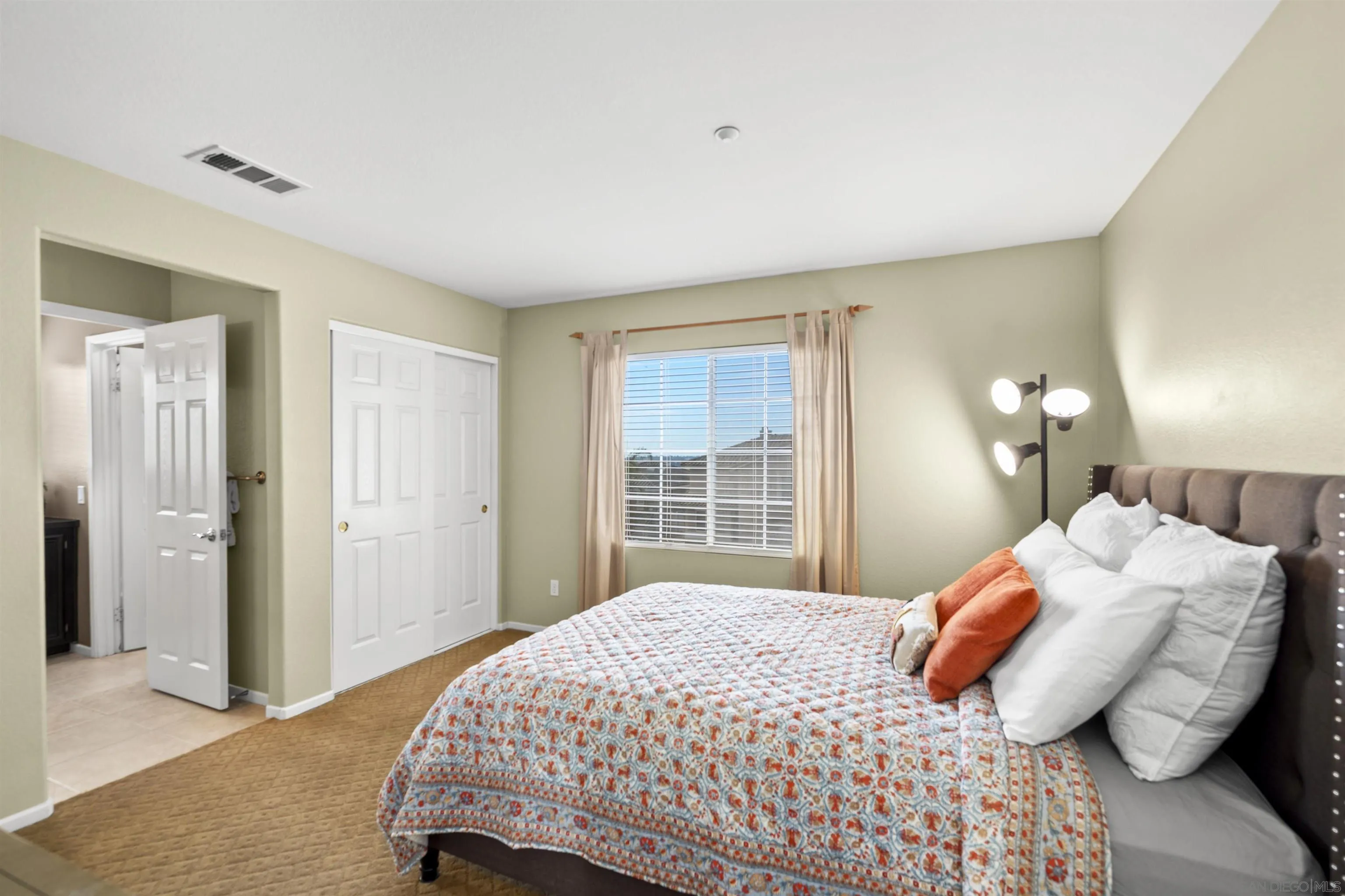 https://cdn.realtyfeed.com/cdn/127/250041471/6c933cae2de60ff93c8e6854a2d3cf35.webp
