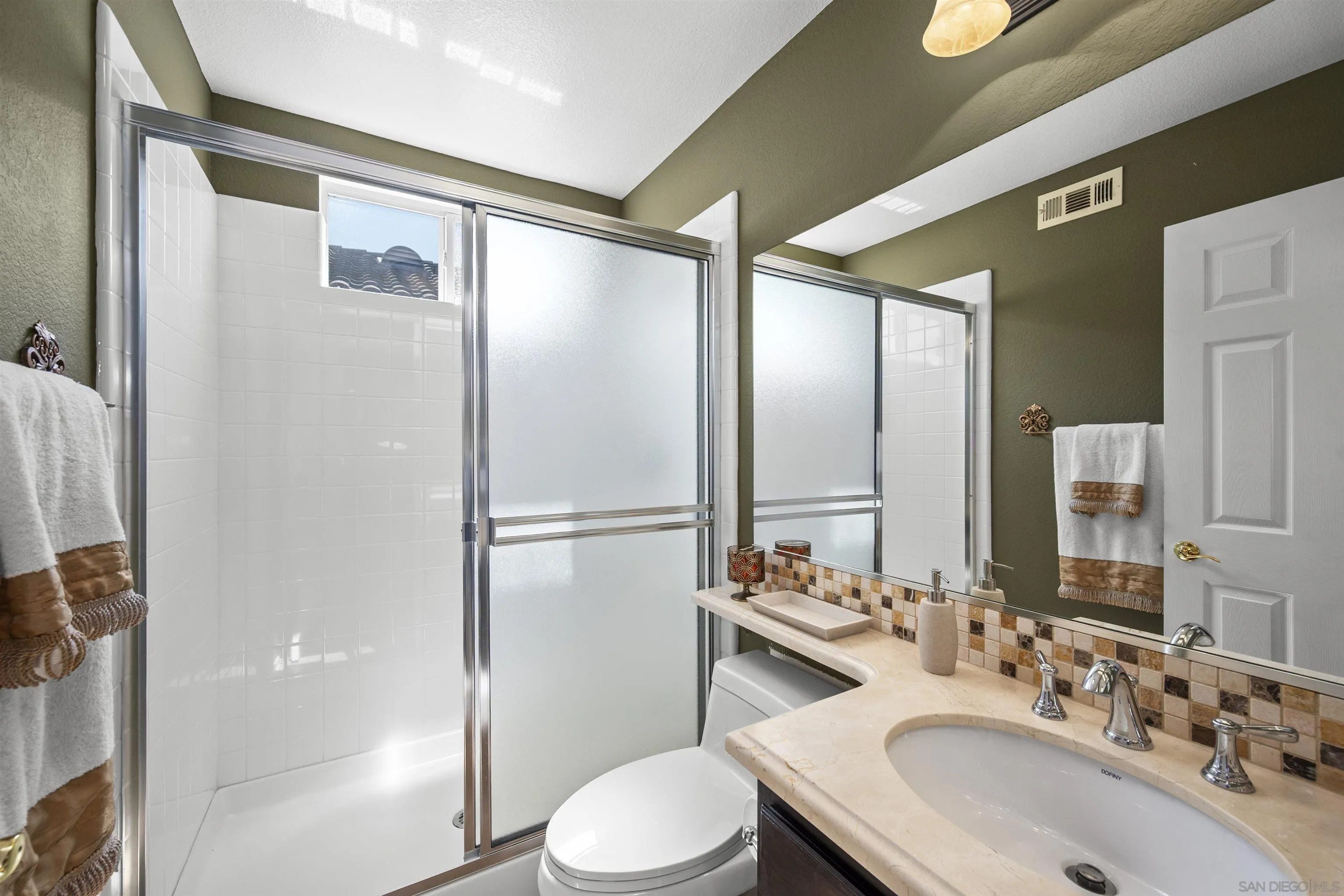 https://cdn.realtyfeed.com/cdn/127/250041471/e724c2ce0fef99cb5db34e962b7f0c08.webp