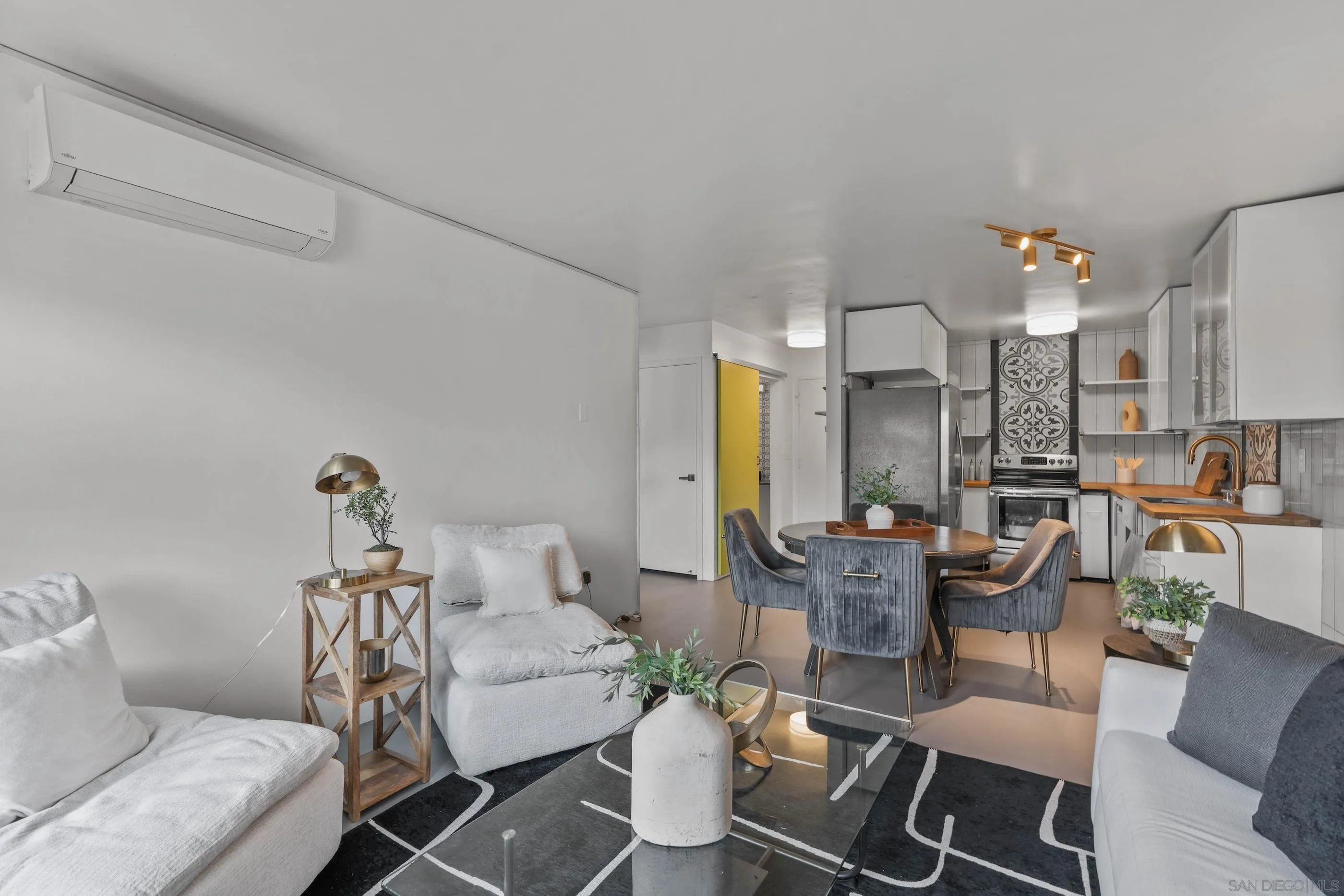 https://cdn.realtyfeed.com/cdn/127/250041472/48b505fd961f8a911a1b2110cebee96e.webp