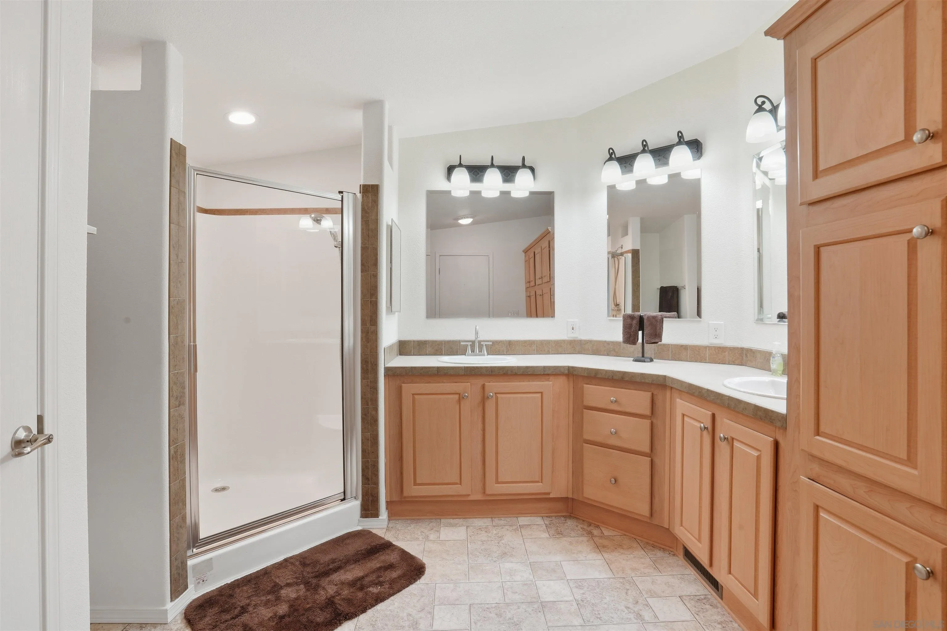https://cdn.realtyfeed.com/cdn/127/250041474/19f1ec0e5ba5c26f695b04a75829646f.webp