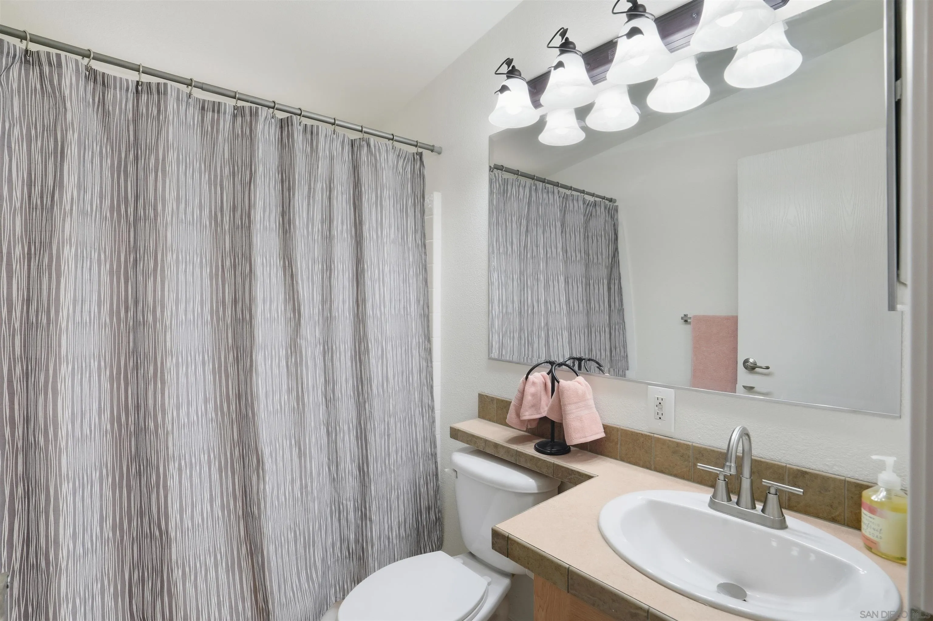 https://cdn.realtyfeed.com/cdn/127/250041474/d825cea64ee01150d23c95aa0a0ea3c3.webp