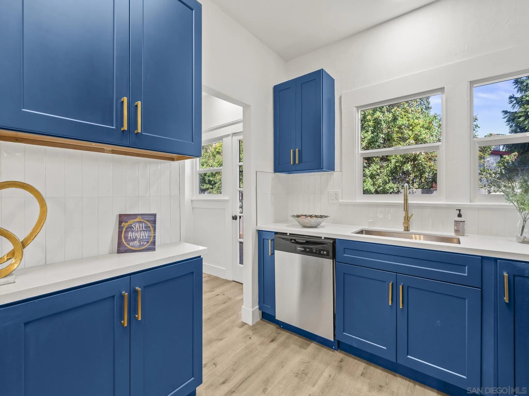 https://cdn.realtyfeed.com/cdn/127/250041486/8f7161d78434b8ddc6f4d568e2df3e55.webp