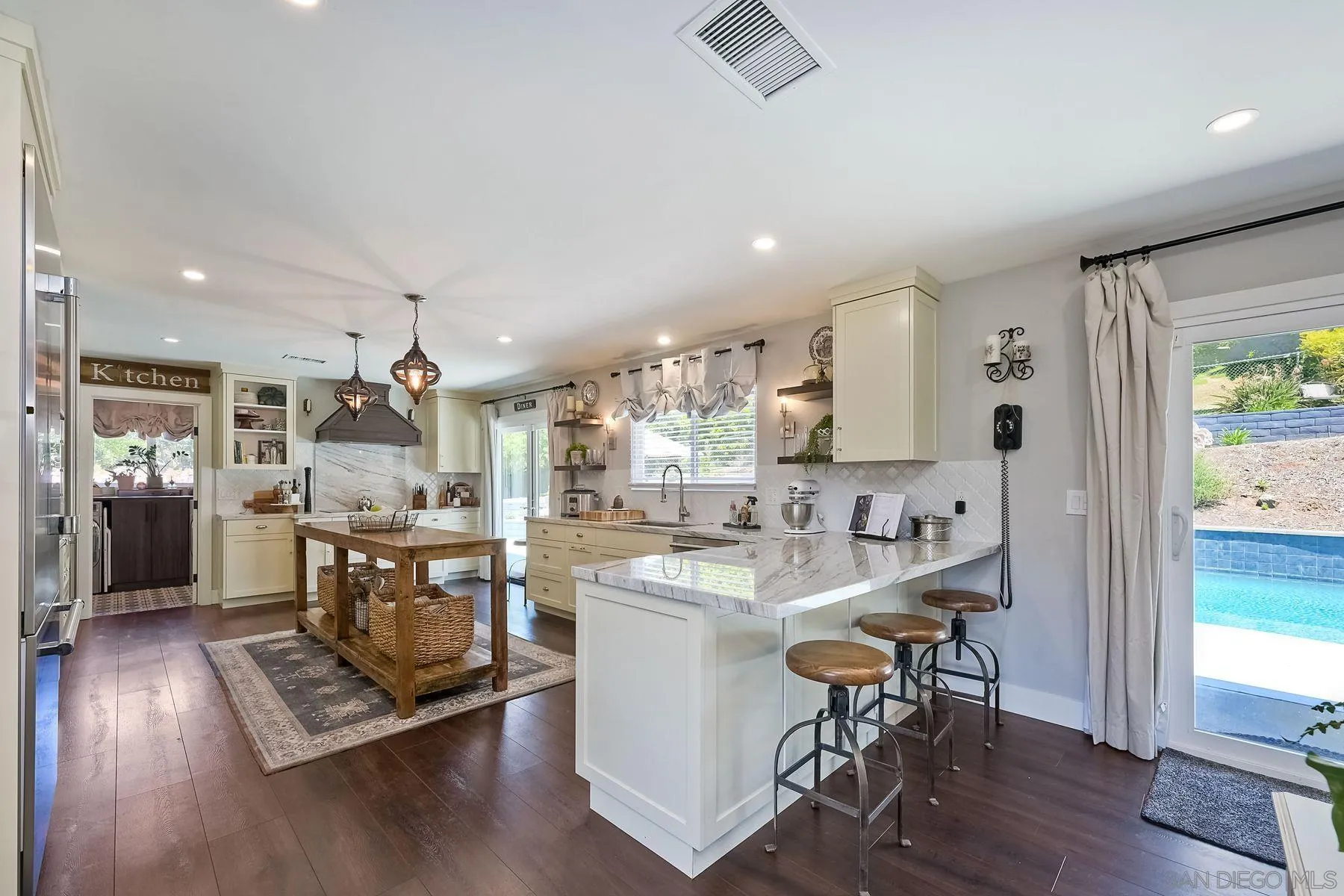 https://cdn.realtyfeed.com/cdn/127/250041489/098521486150b2f4328cb2b8036b7461.webp