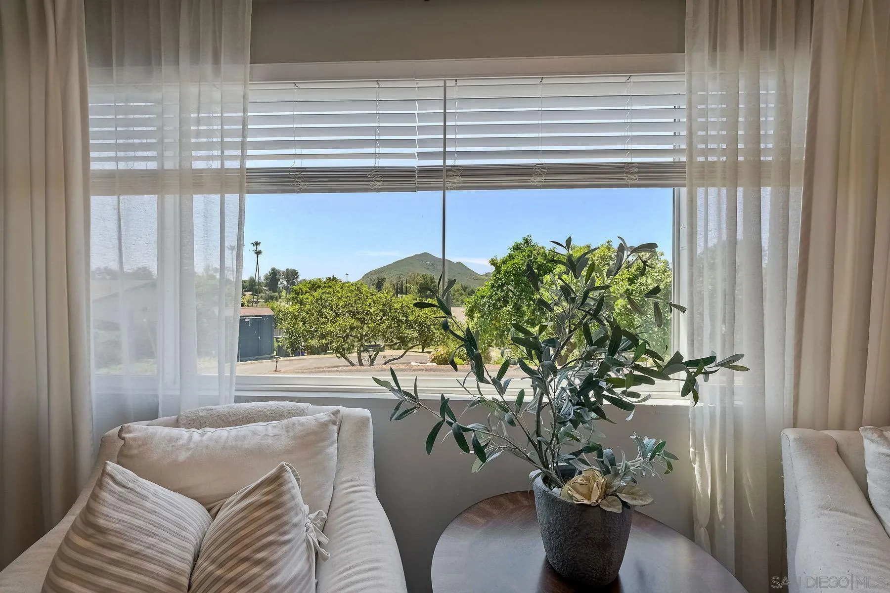 https://cdn.realtyfeed.com/cdn/127/250041489/64cfef9284f0b41f9a244d508769ef23.webp
