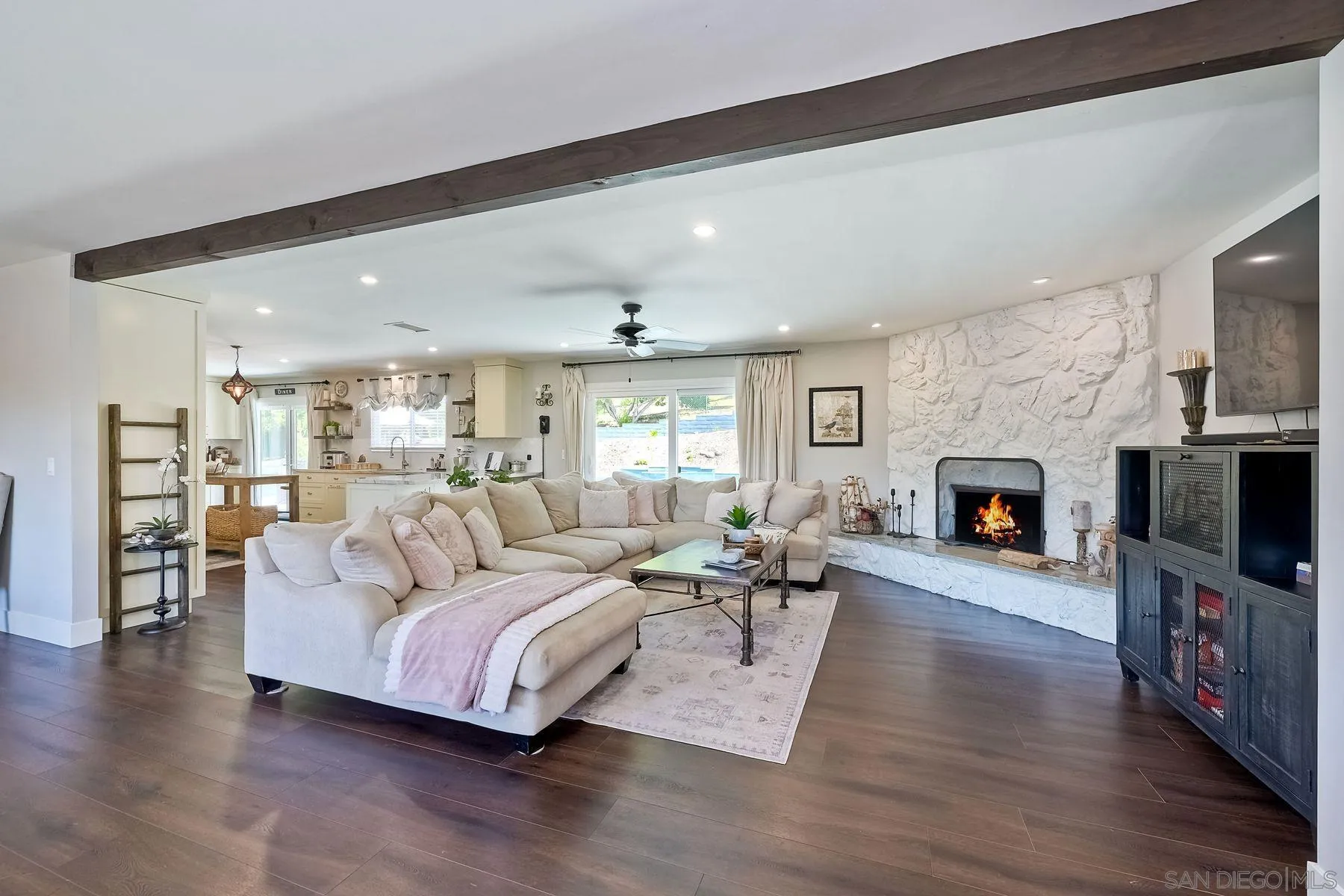 https://cdn.realtyfeed.com/cdn/127/250041489/74e76a1e68efd6dafbc98b738fb75941.webp