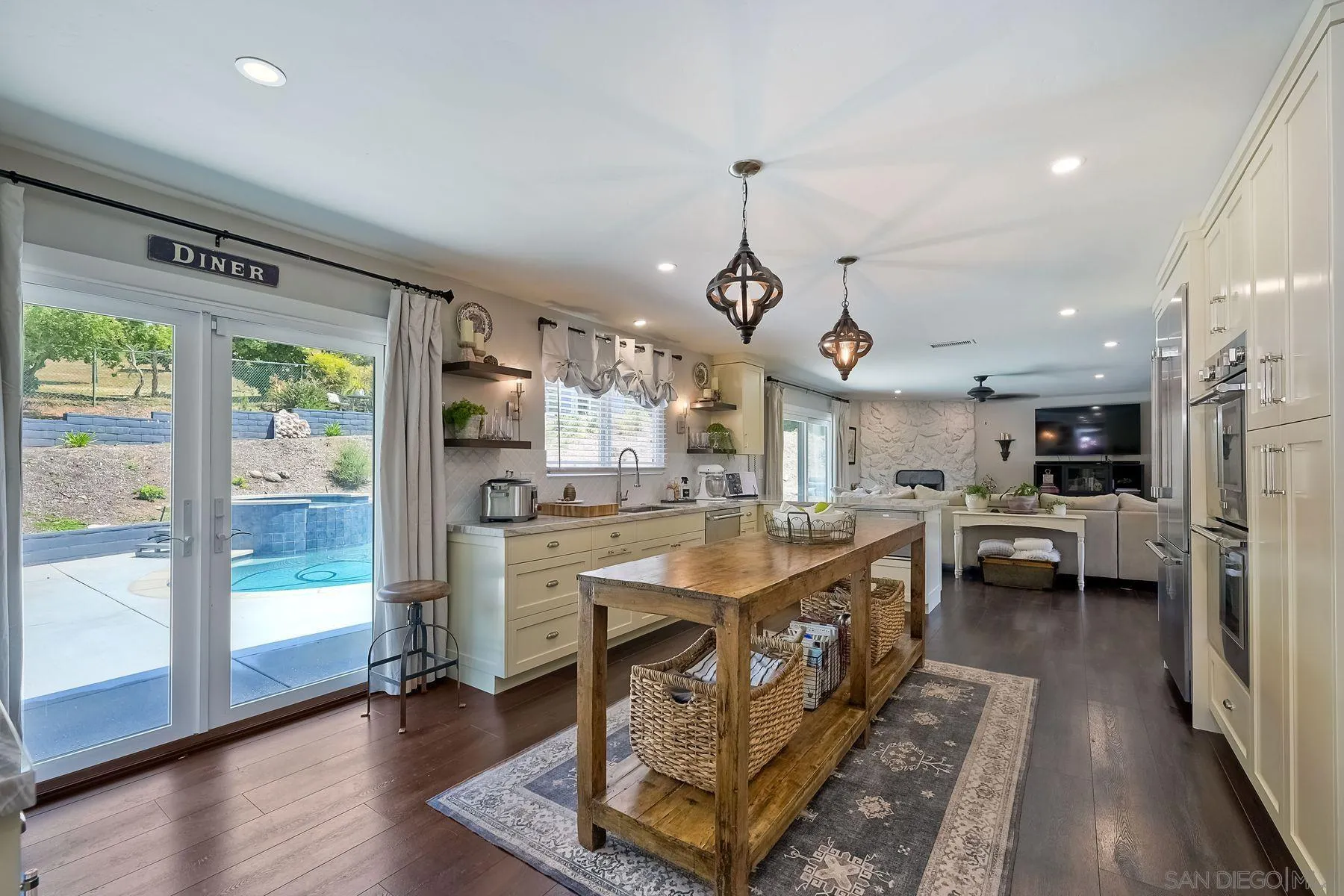 https://cdn.realtyfeed.com/cdn/127/250041489/c7409f3502fb081bb8d9005ea4cd195c.webp