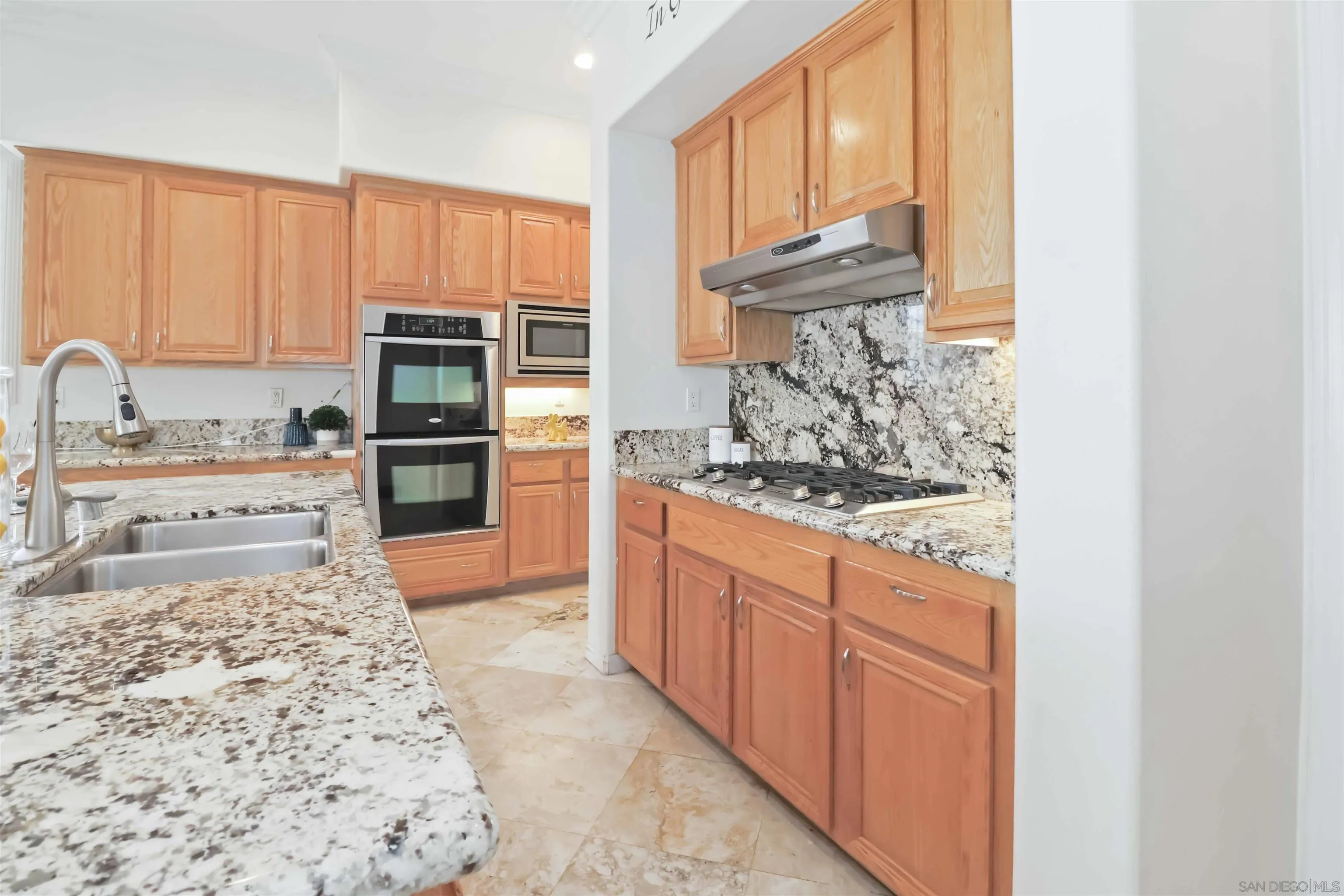https://cdn.realtyfeed.com/cdn/127/250041490/2c417398aae25f4aa776e0bb3dbc4a56.webp