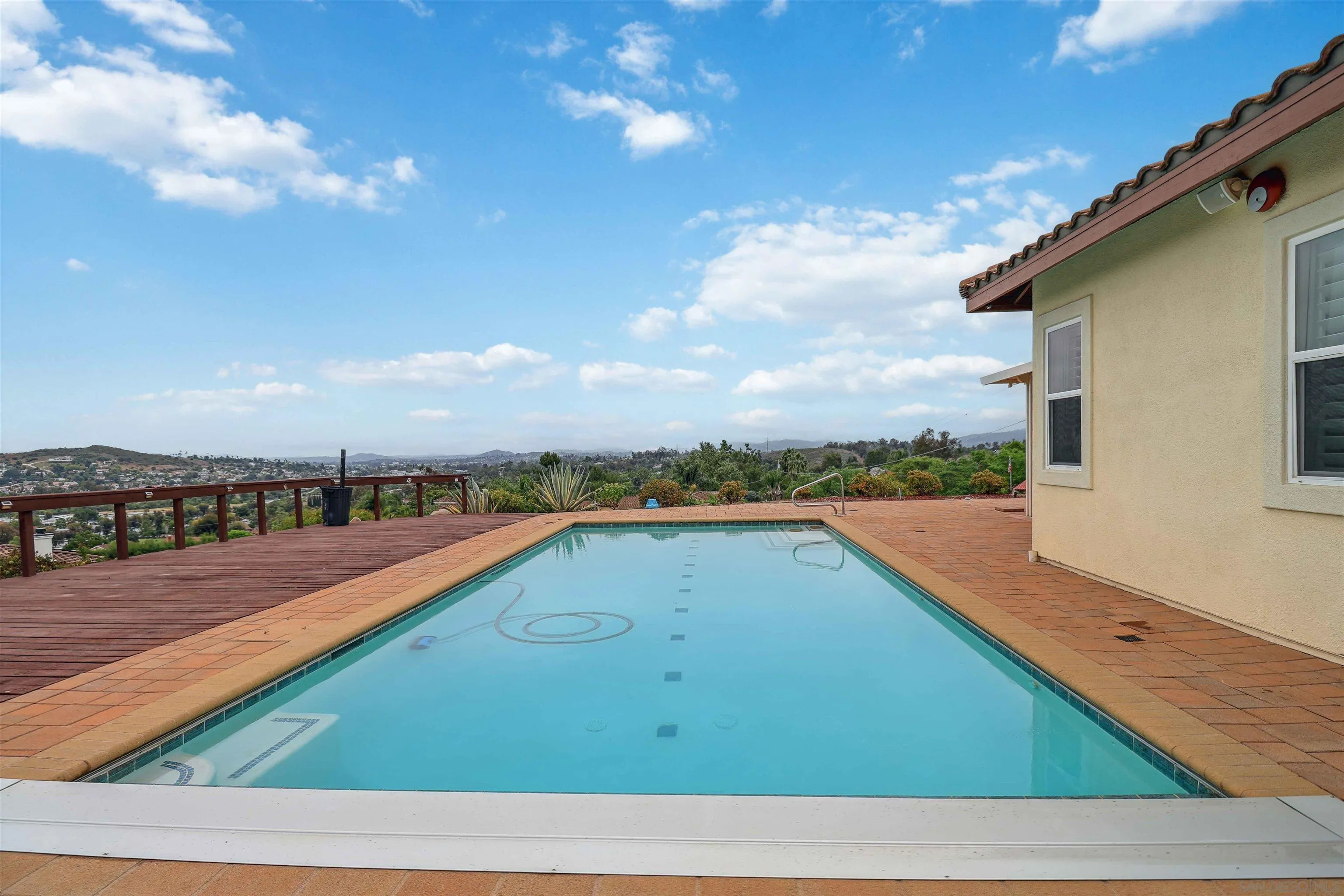 https://cdn.realtyfeed.com/cdn/127/250041490/4a72f9e21909ab675df9a8d08ee35bac.webp