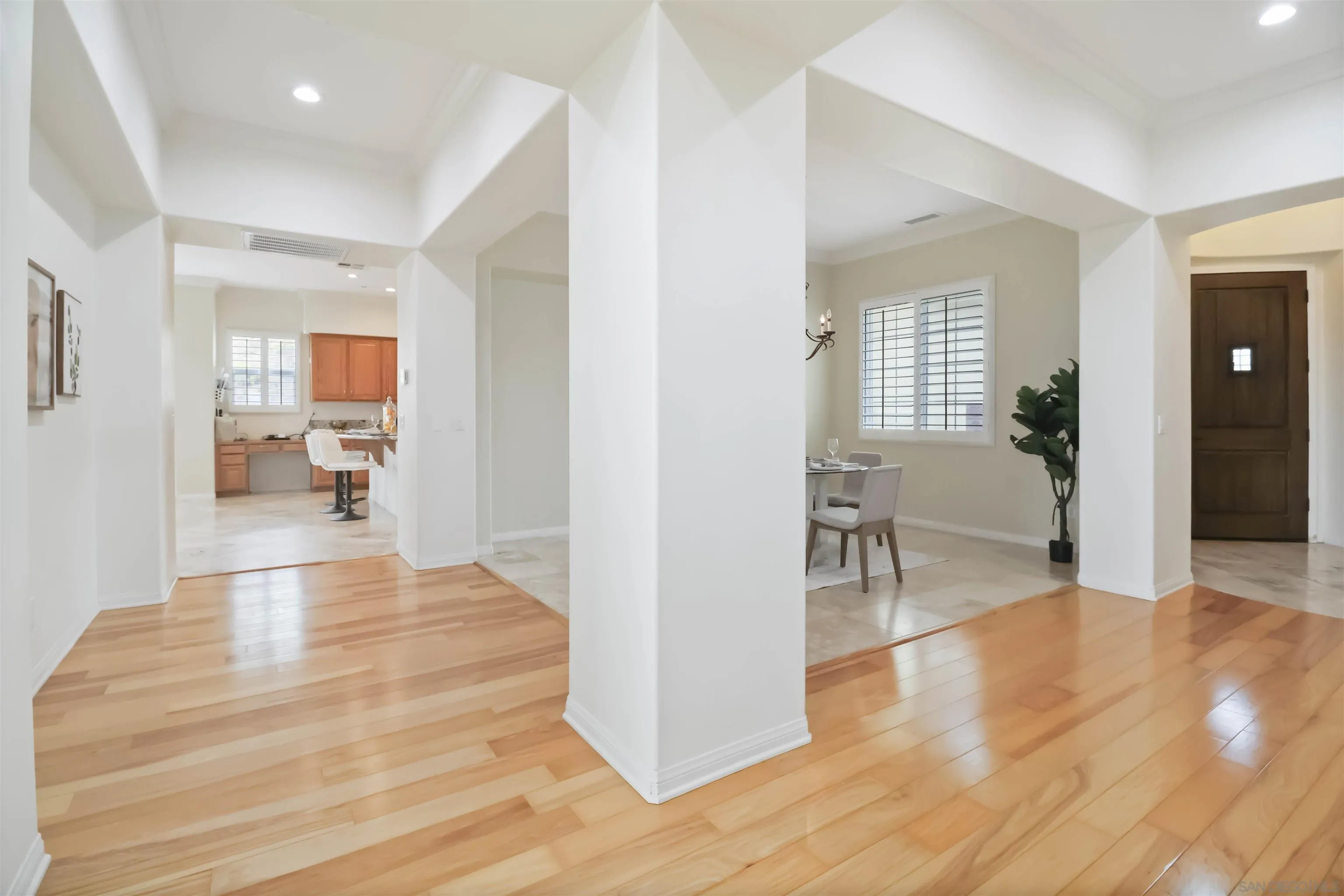 https://cdn.realtyfeed.com/cdn/127/250041490/98f18f65843b2012d0d8dde5b1468fa8.webp