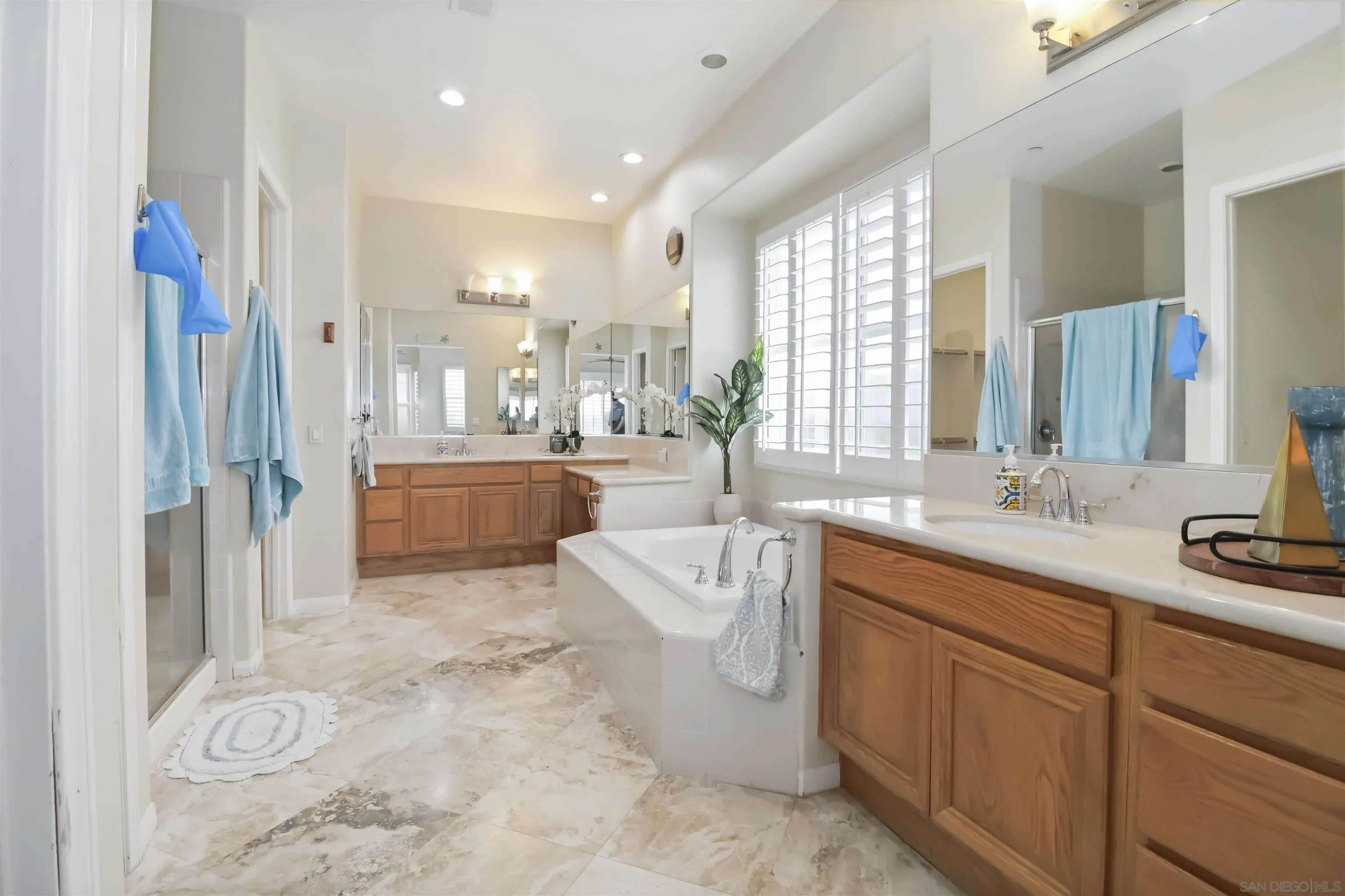 https://cdn.realtyfeed.com/cdn/127/250041490/a520f994c6103fd8ff623b35fb0024c7.webp