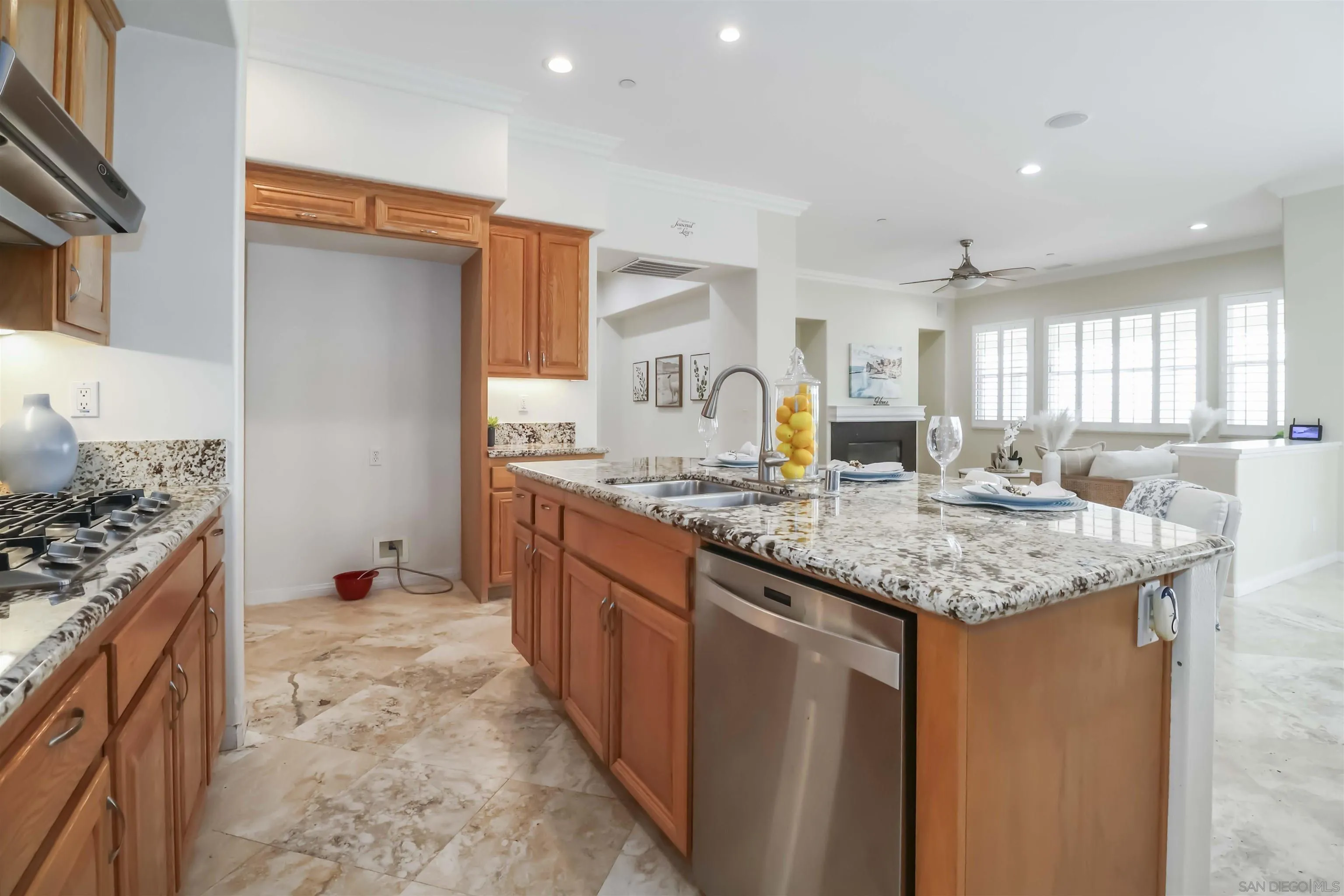 https://cdn.realtyfeed.com/cdn/127/250041490/cabe36ef2ac3f64c571e43b00d931f2a.webp
