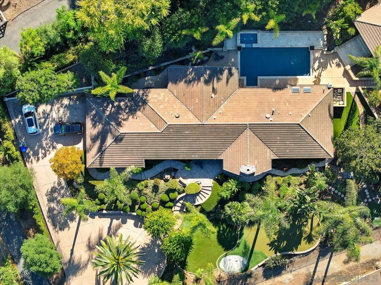 https://cdn.realtyfeed.com/cdn/127/250041492/1e6b531be33b7fa828765e317d792f1e.webp