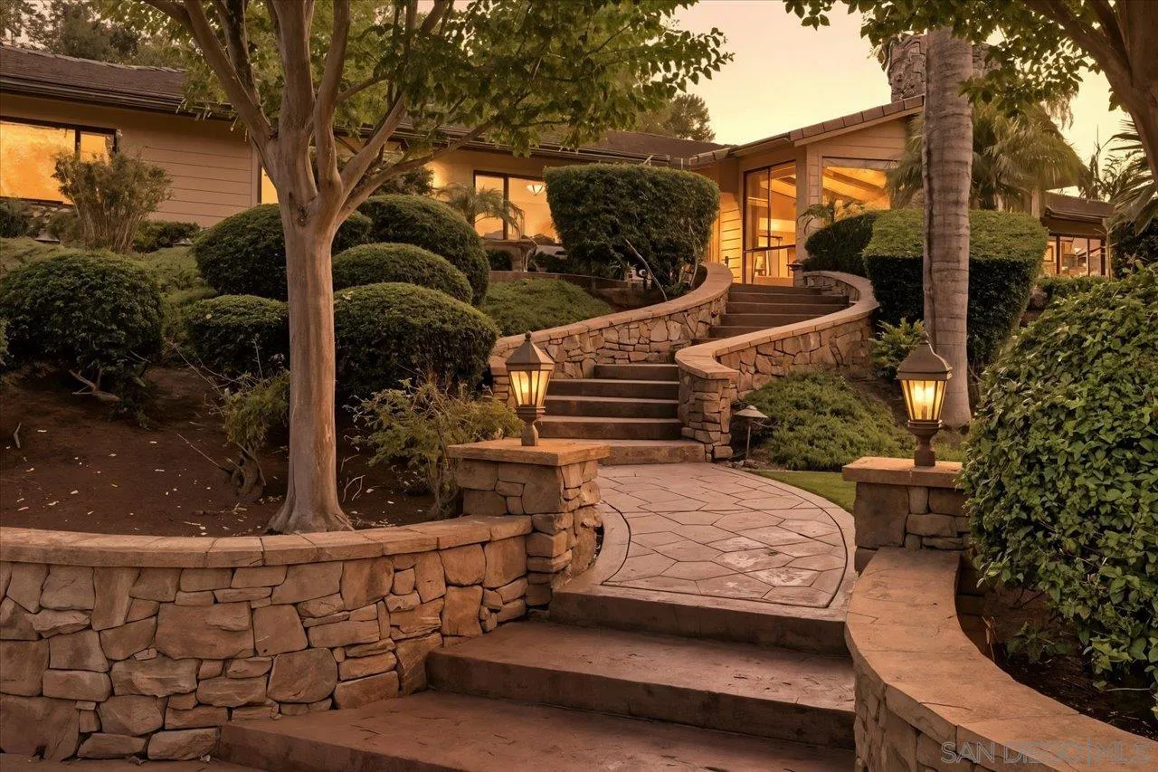 https://cdn.realtyfeed.com/cdn/127/250041492/6c899292e2a5266f77ba6f636bbff1a0.webp