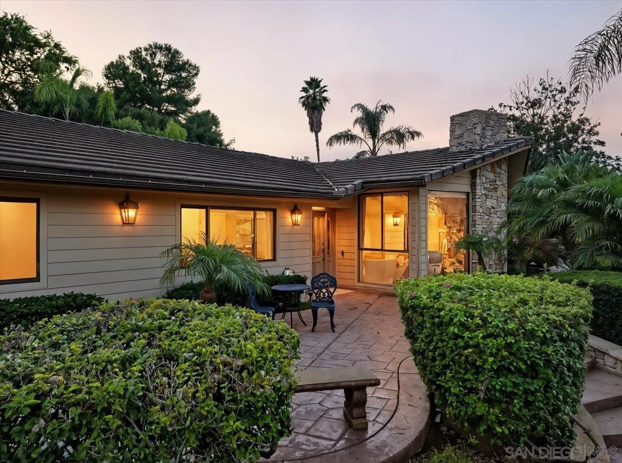 https://cdn.realtyfeed.com/cdn/127/250041492/a3d19627cf312f58c51e11a896e34a64.webp