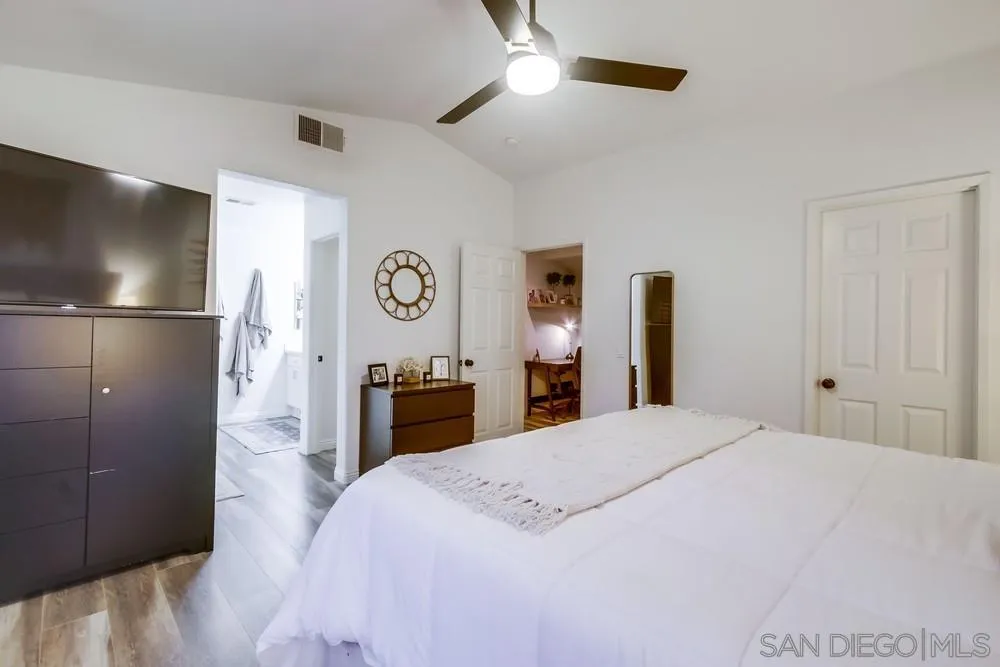 https://cdn.realtyfeed.com/cdn/127/250041493/990f5b8109e09a11720a399c0a630a8c.webp