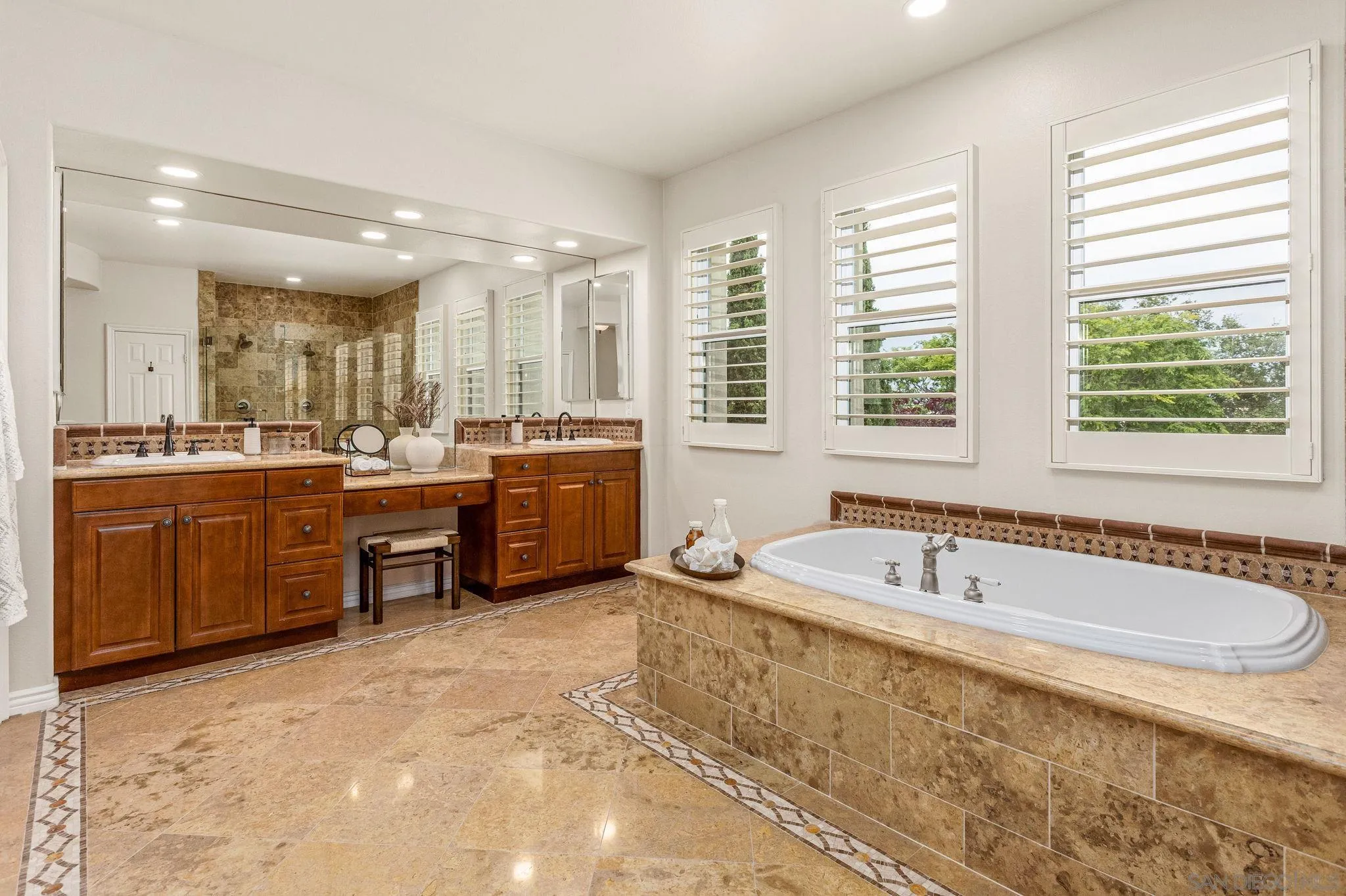 https://cdn.realtyfeed.com/cdn/127/250041495/4f4949cbae5823b13cb60df3b39f78de.webp