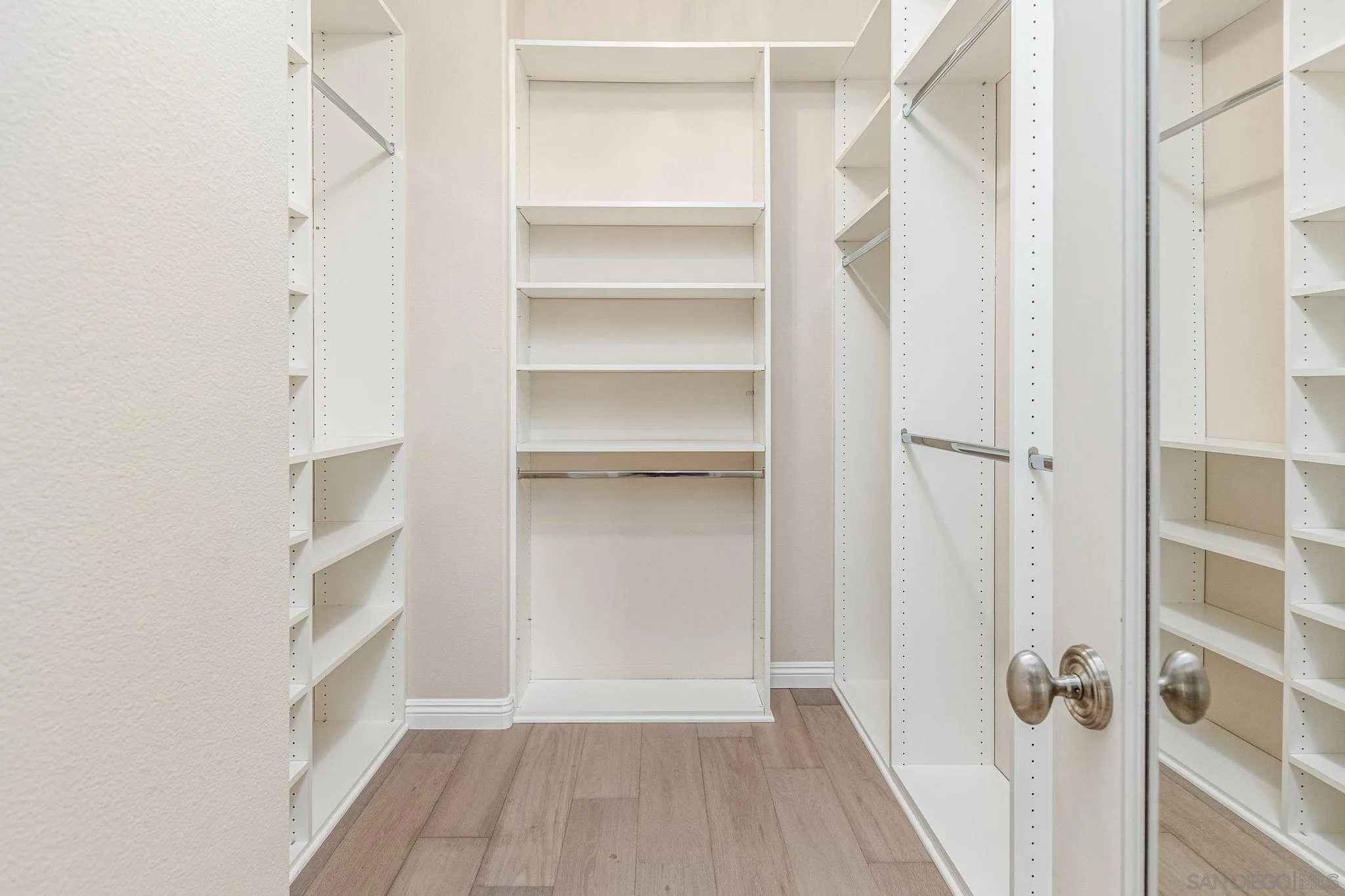 https://cdn.realtyfeed.com/cdn/127/250041495/6ebaa7d178f62249dbccaae1337c5701.webp