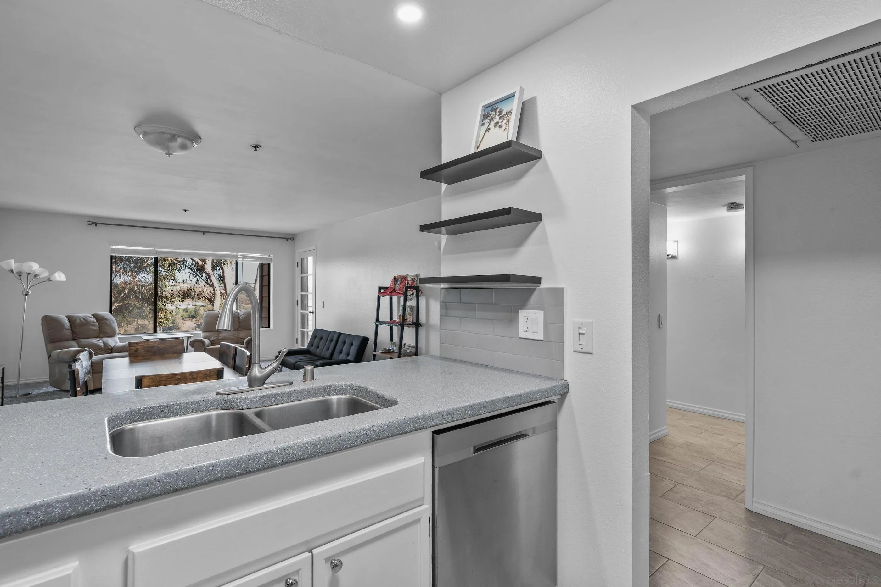 Photo #4: 250041497 Listing 