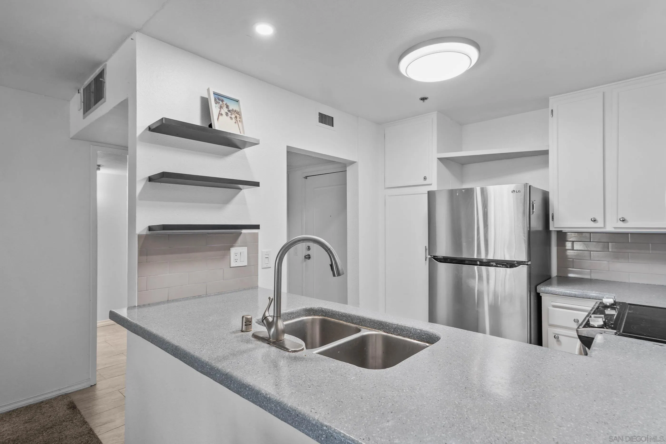 Photo #3: 250041497 Listing 
