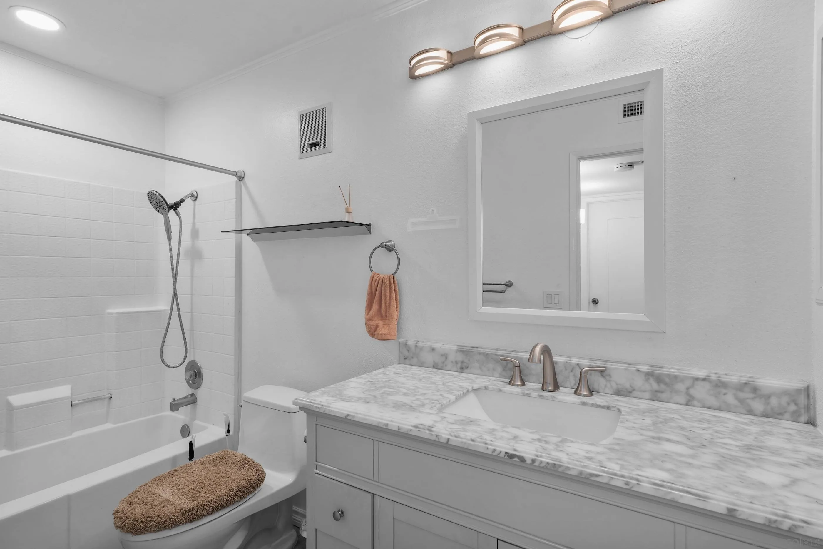 https://cdn.realtyfeed.com/cdn/127/250041497/abbb5844051a4cb7de30df91f82835dc.webp
