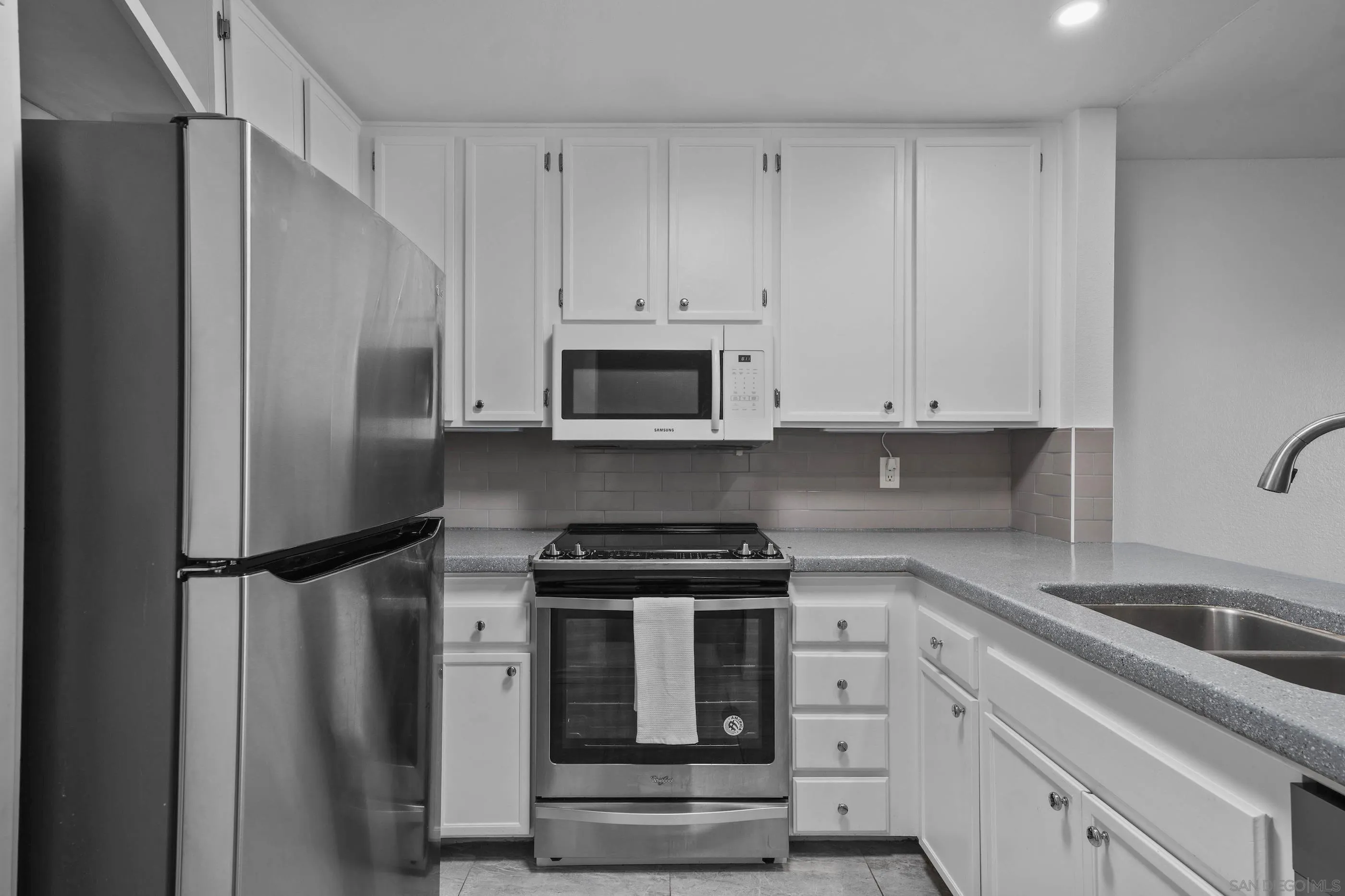 Photo #2: 250041497 Listing 