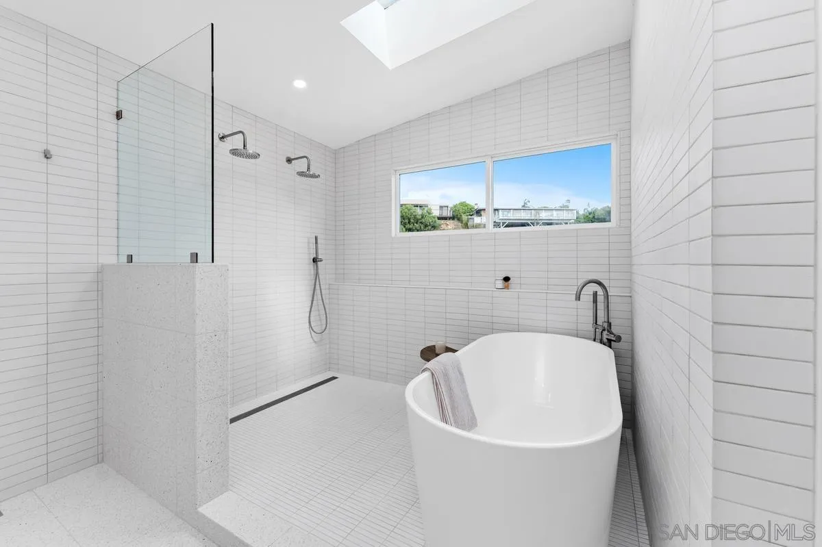 https://cdn.realtyfeed.com/cdn/127/250041504/29940124d522e3edb83640b39b3e9a70.webp