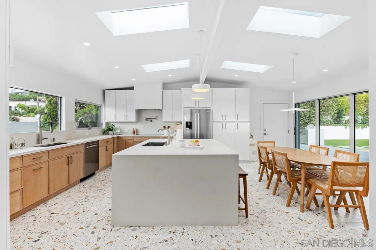 https://cdn.realtyfeed.com/cdn/127/250041504/2a5a1c92c9a550a540980fcada35f271.webp