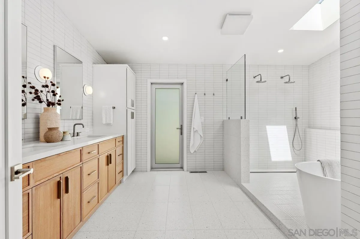 https://cdn.realtyfeed.com/cdn/127/250041504/3ee11a6bf8408d75ca3c64578a30bd59.webp