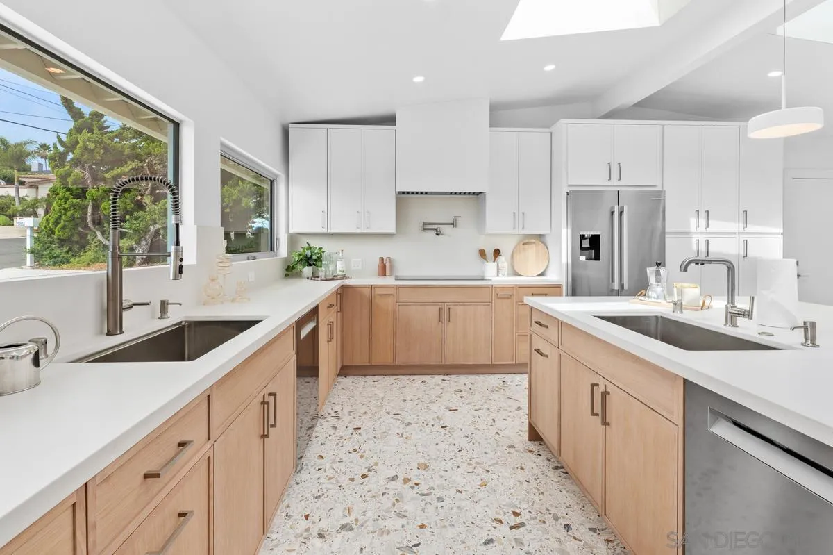 https://cdn.realtyfeed.com/cdn/127/250041504/89e5436ed8a1d568d9961b0e33d213eb.webp