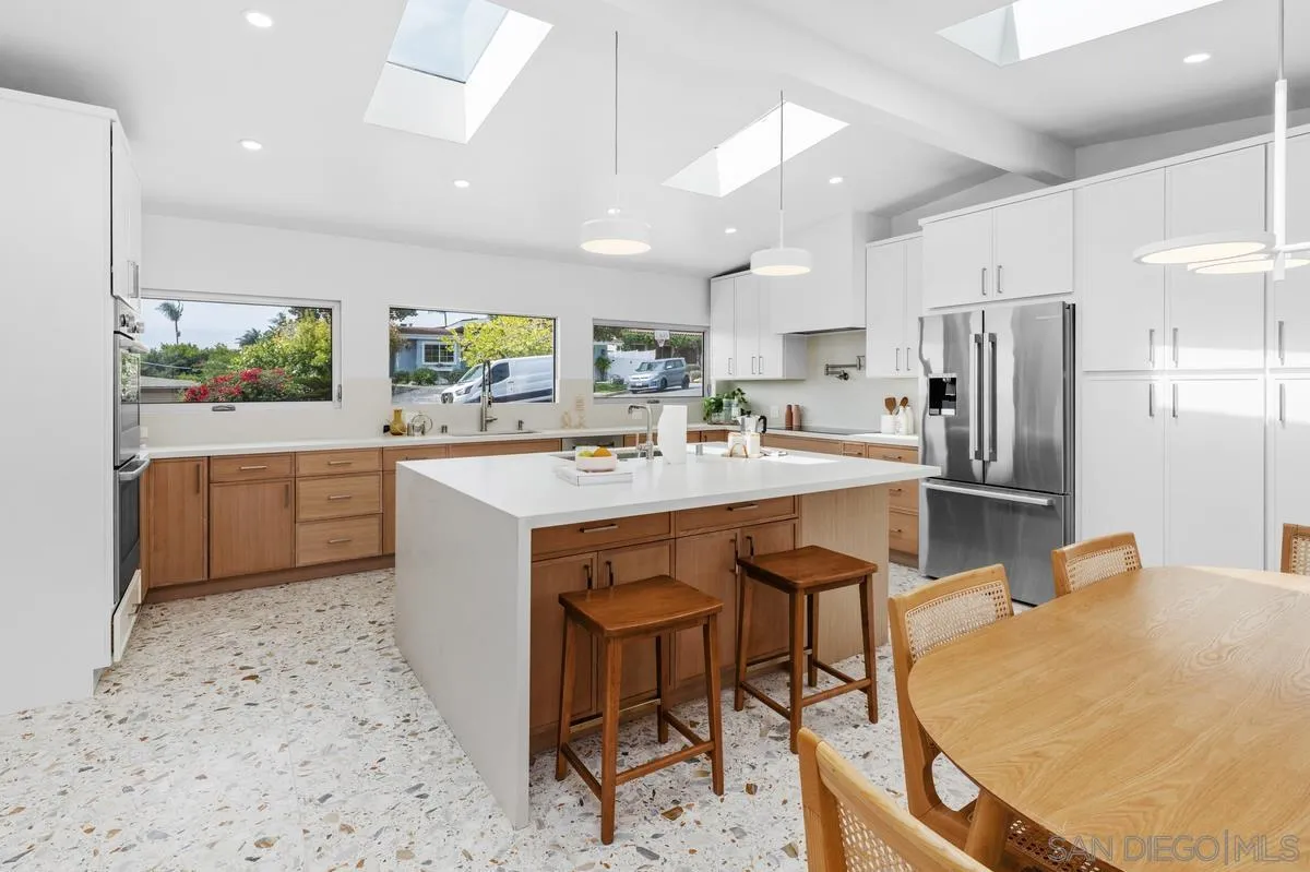 https://cdn.realtyfeed.com/cdn/127/250041504/c1e3cdabfba938fe0d60ead183566d9e.webp