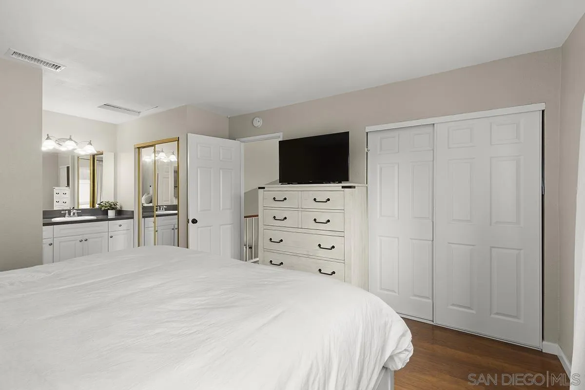 https://cdn.realtyfeed.com/cdn/127/250041508/6f4fe65b130462f82b383cbdb2a26114.webp