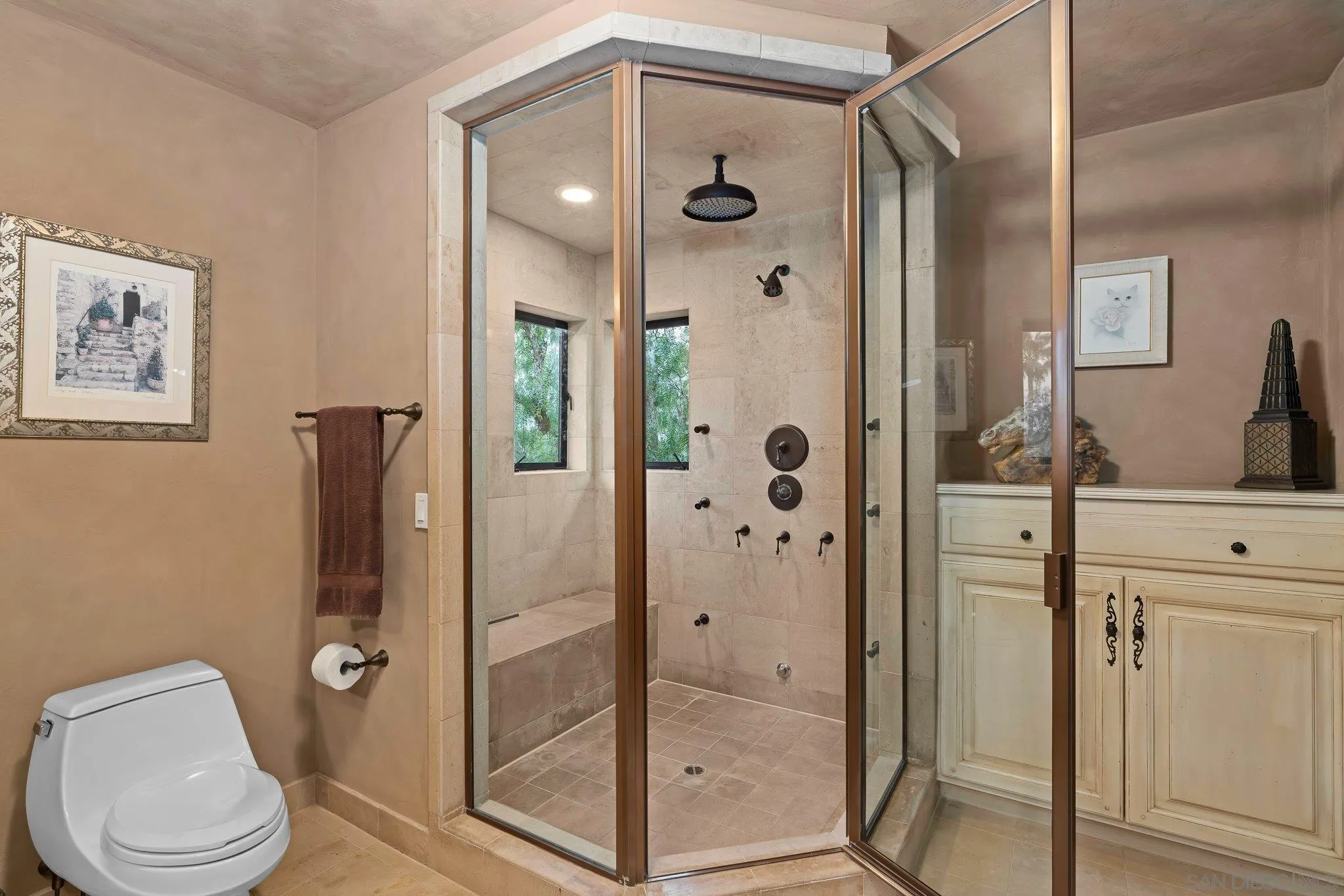 https://cdn.realtyfeed.com/cdn/127/250041510/660a8968be48f0162d364949f35e0ca8.webp