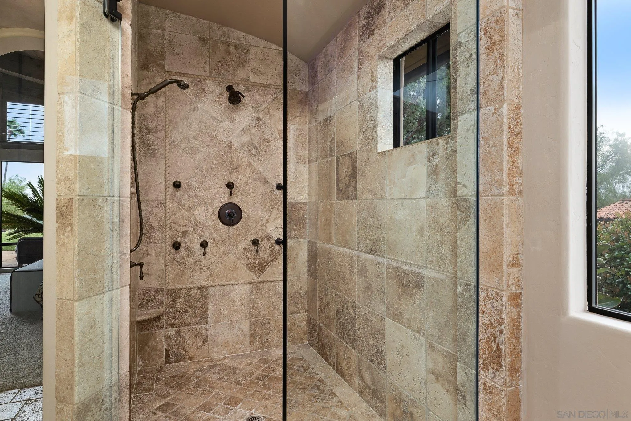 https://cdn.realtyfeed.com/cdn/127/250041510/a914a9db5ae2c99e1b9858959b6f1782.webp