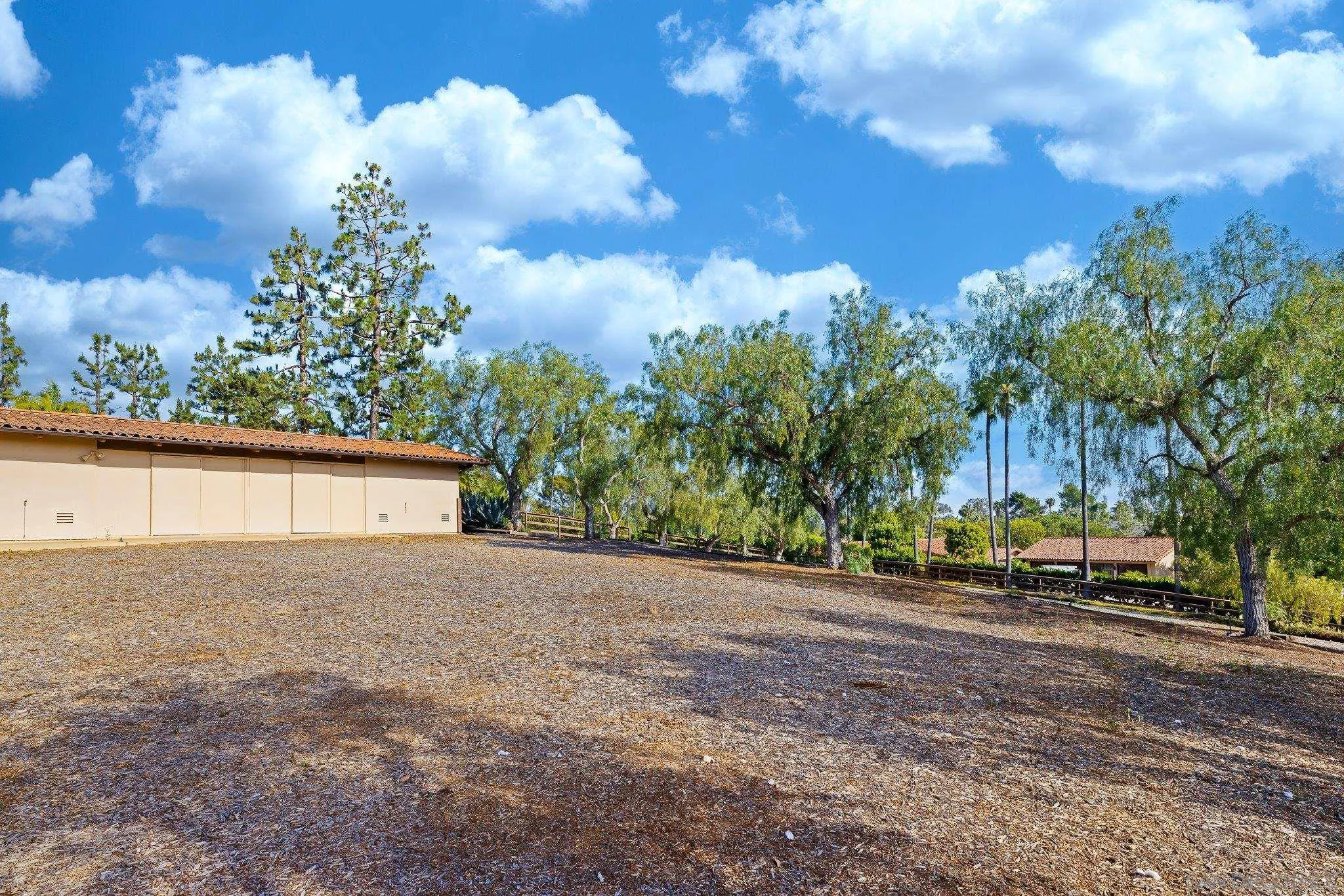 https://cdn.realtyfeed.com/cdn/127/250041510/b08806ef625bcc9ed1ebb74dc9b4163a.webp