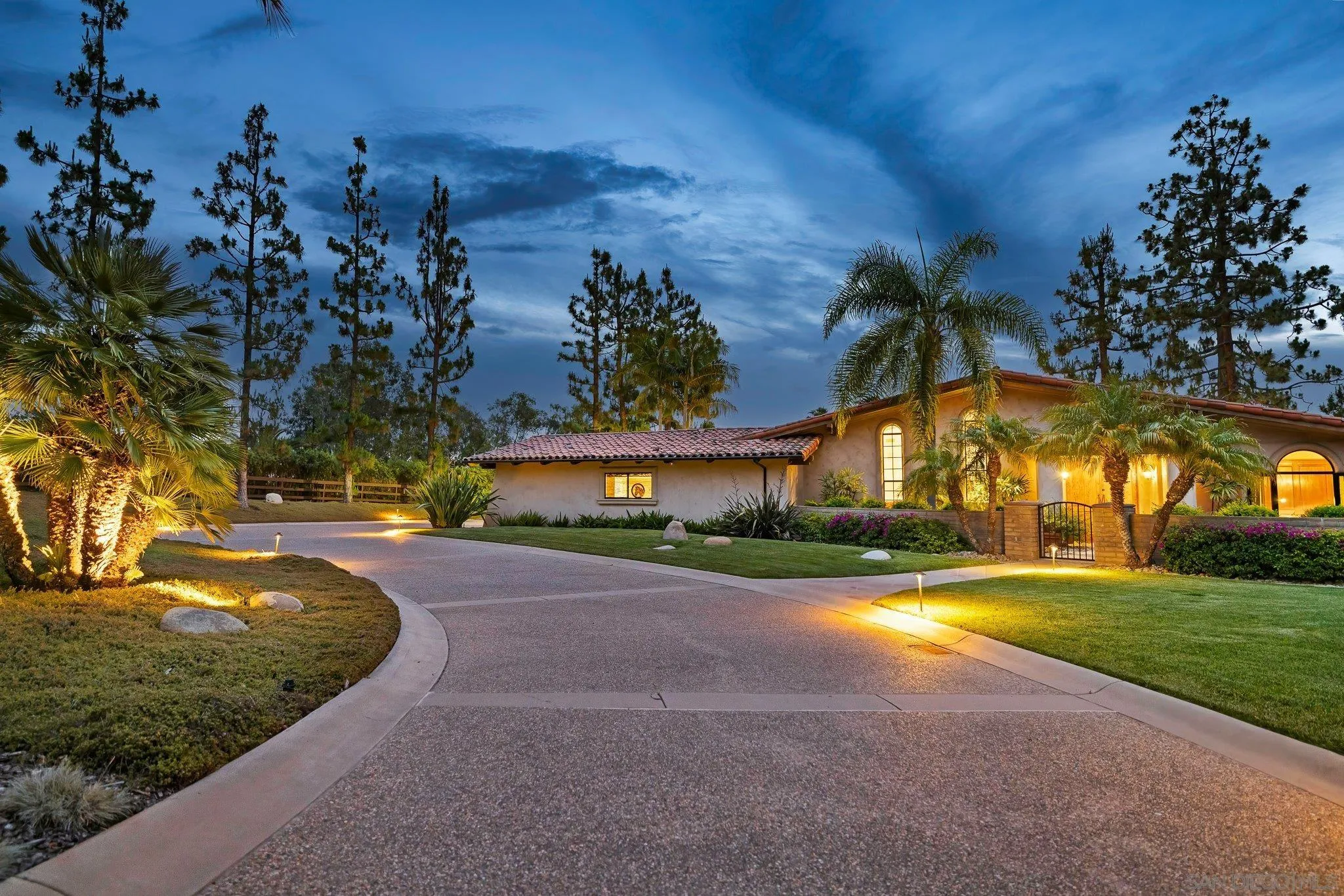 https://cdn.realtyfeed.com/cdn/127/250041510/d4f6fa40c4eb4f03a4cda64d88d99d46.webp