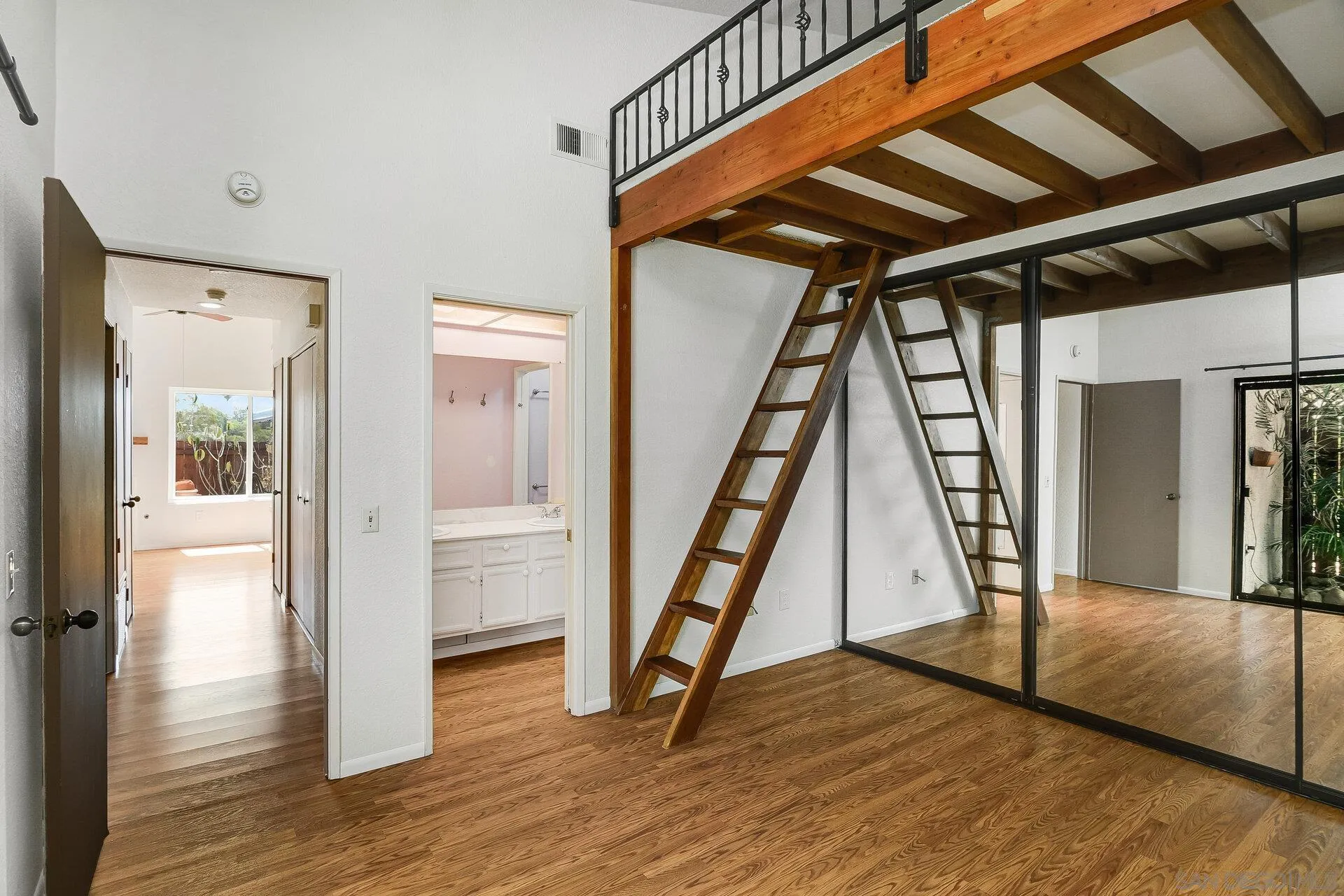 https://cdn.realtyfeed.com/cdn/127/250041511/e9a789358b34a8f1121da3b5fe5f74c8.webp