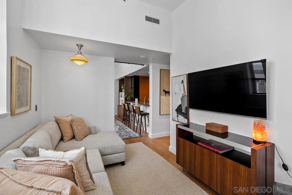 https://cdn.realtyfeed.com/cdn/127/250041514/9282754e4a350eeceeda0f6cd788e9bb.webp