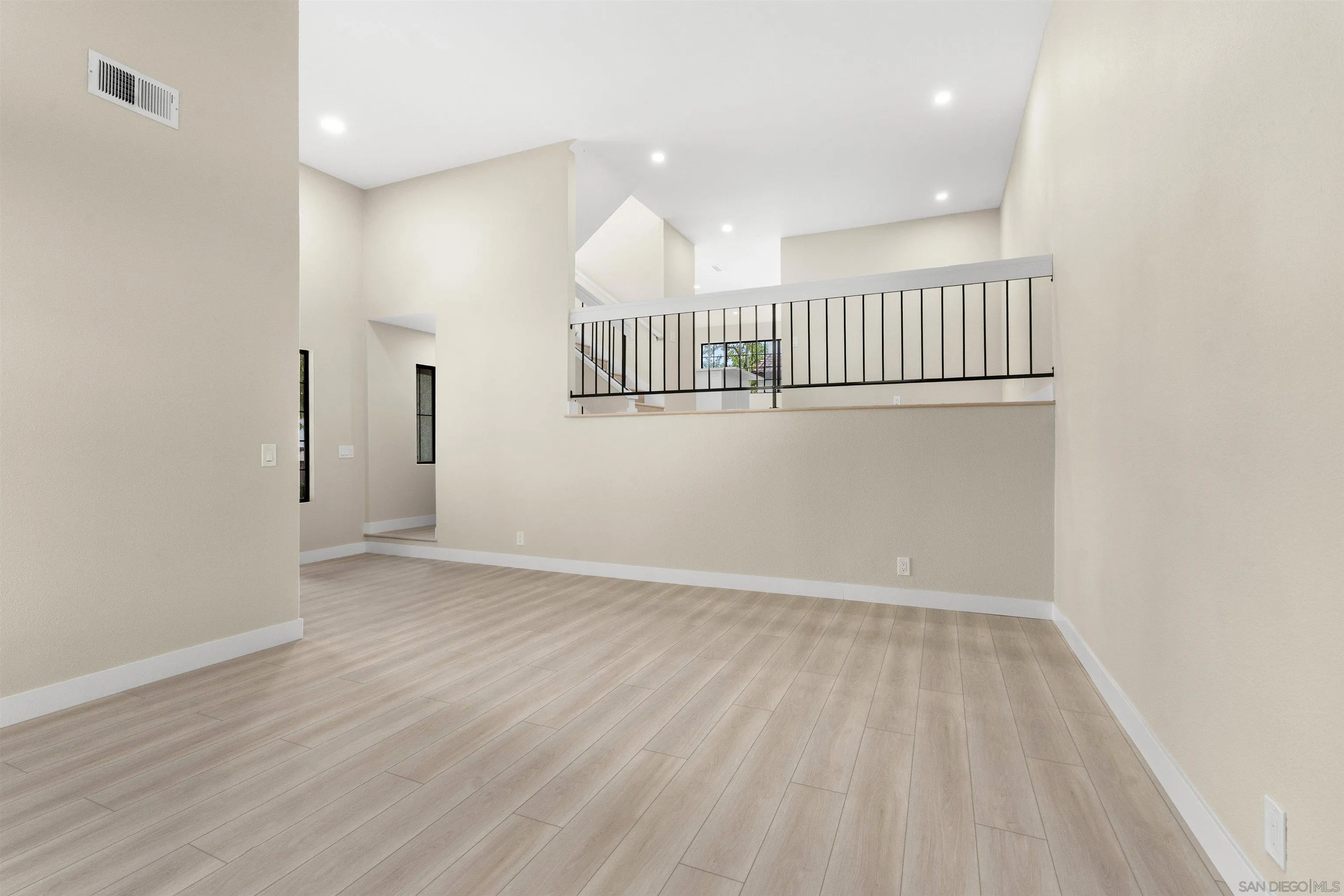 https://cdn.realtyfeed.com/cdn/127/250041535/28793555a7e0b3b502bcbc8f4fd9b11c.webp