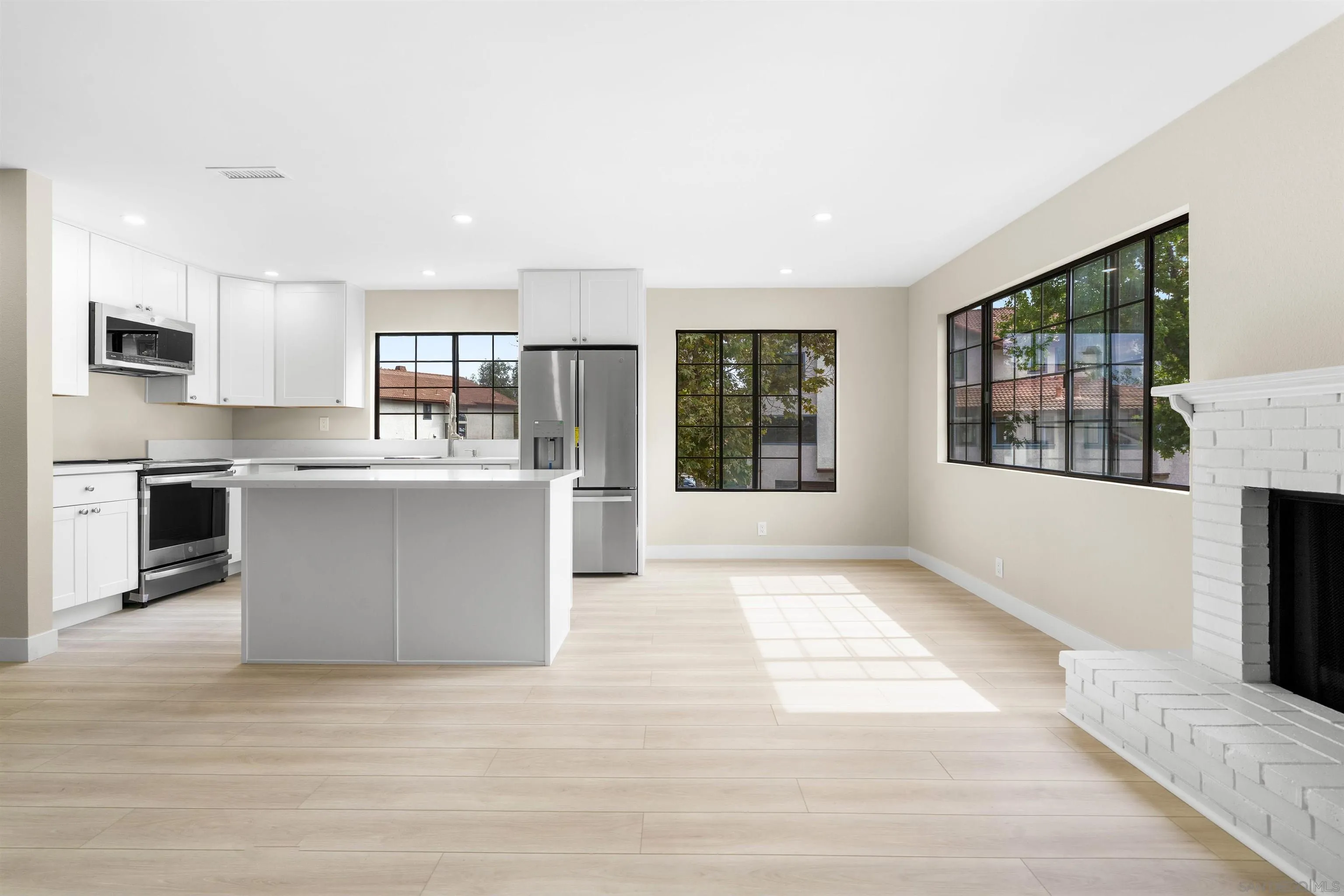 Photo #5: 250041535 Listing 