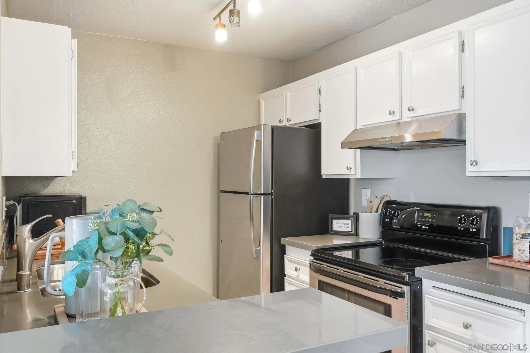 https://cdn.realtyfeed.com/cdn/127/250041536/2b68f55d6823fb69b54e694b6ba21917.webp