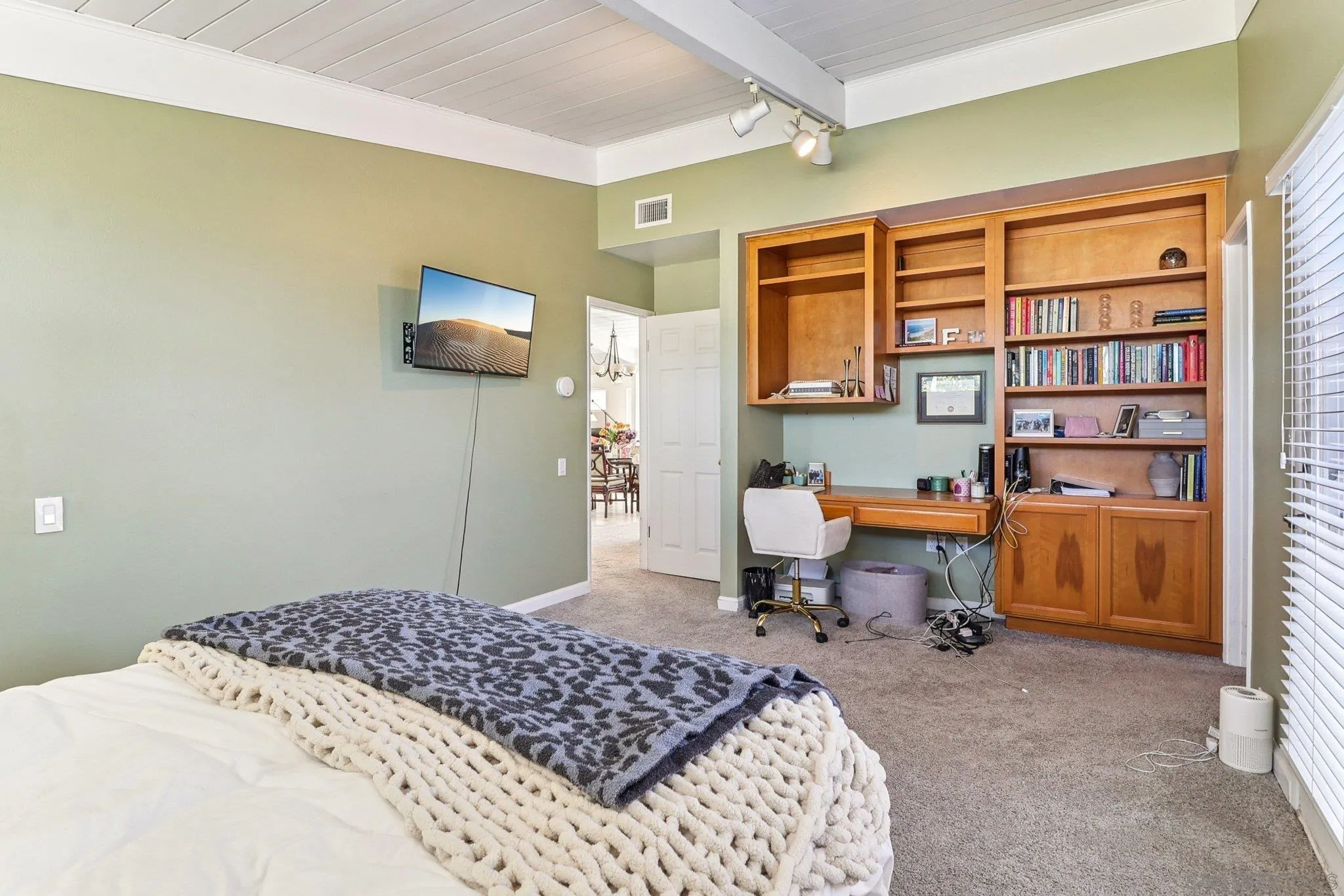 https://cdn.realtyfeed.com/cdn/127/250041538/886d728a17450a0d9768501e9d63a3ba.webp