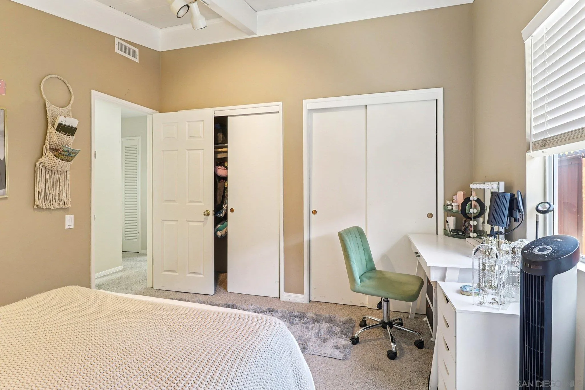 https://cdn.realtyfeed.com/cdn/127/250041538/f0ed2f0e6768143012bbab85d442605f.webp