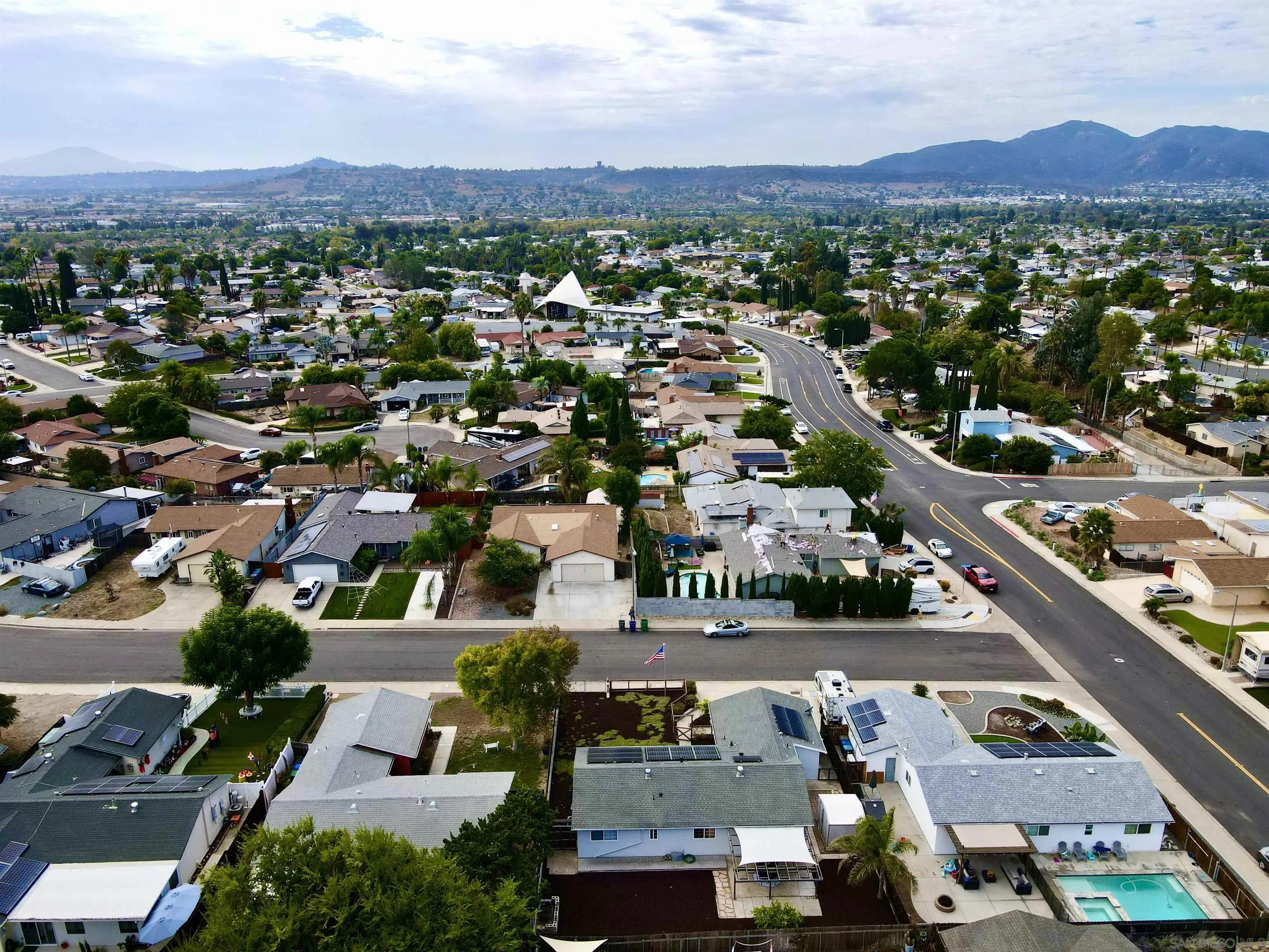 https://cdn.realtyfeed.com/cdn/127/250041549/0836b07f765e42b2a65c4e4e331550e6.webp