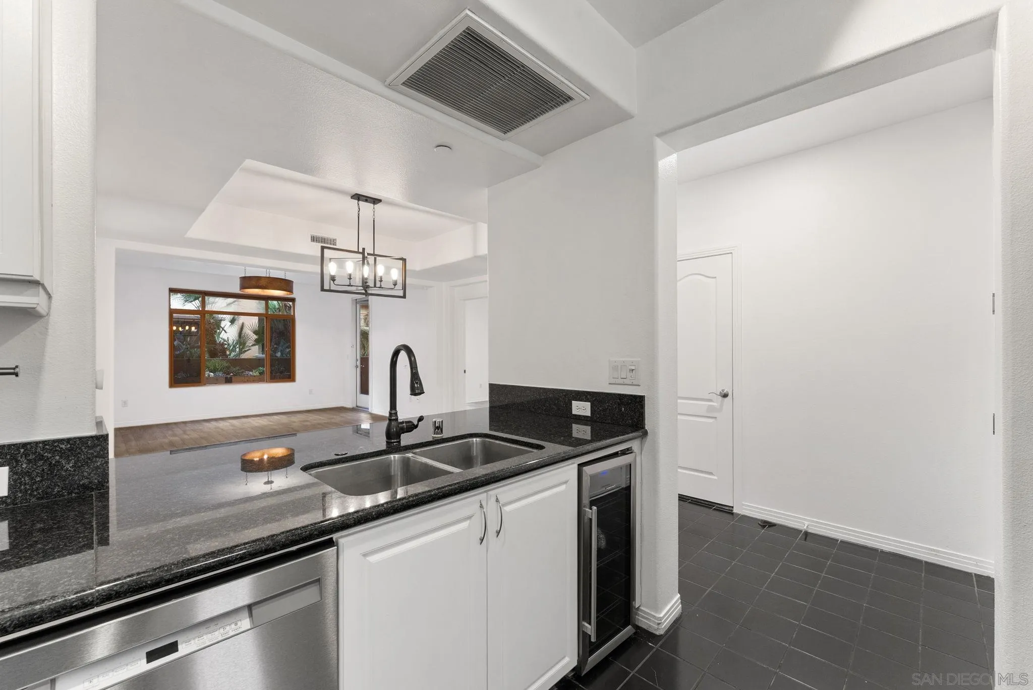 Photo #5: 250041551 Listing 
