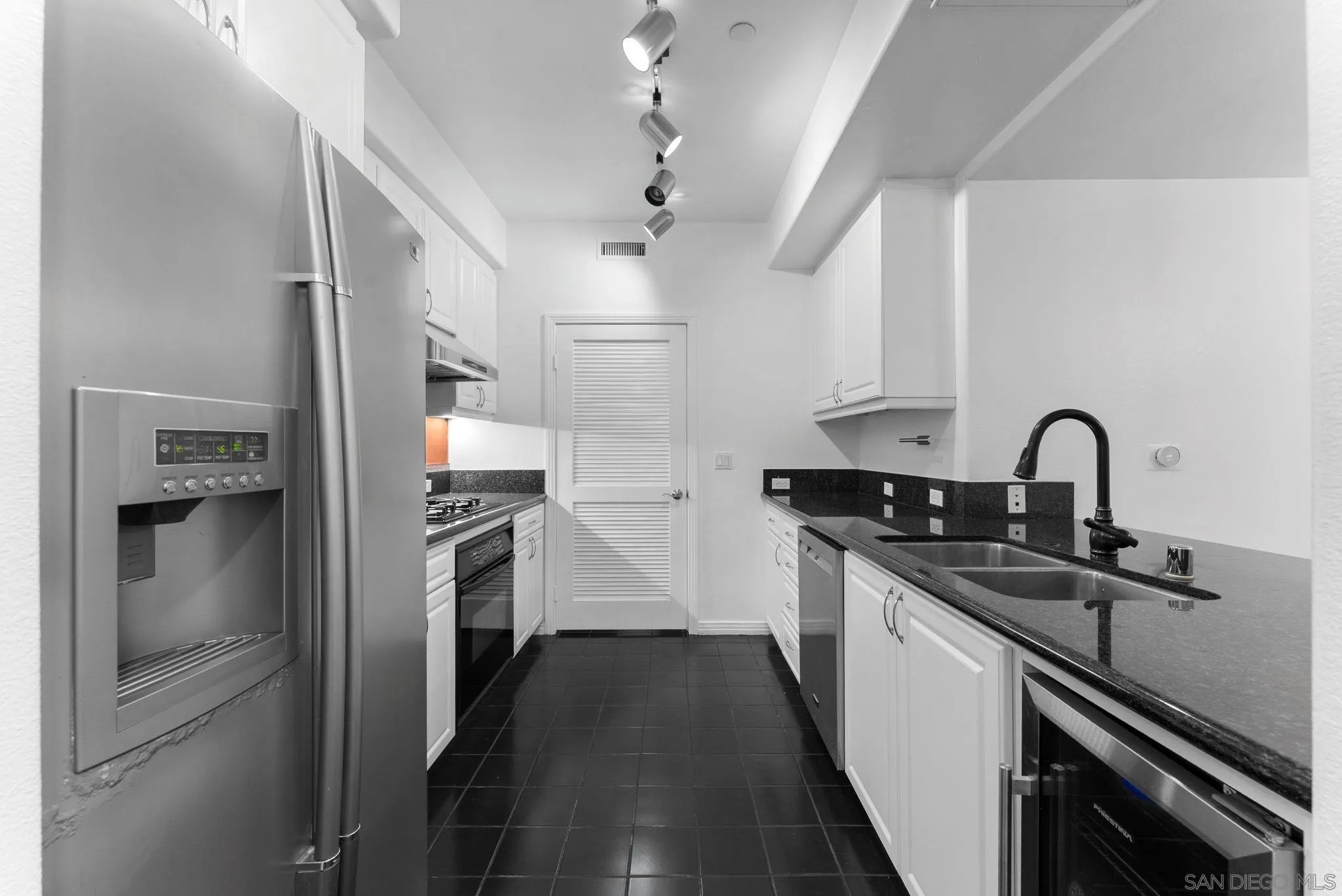 Photo #3: 250041551 Listing 