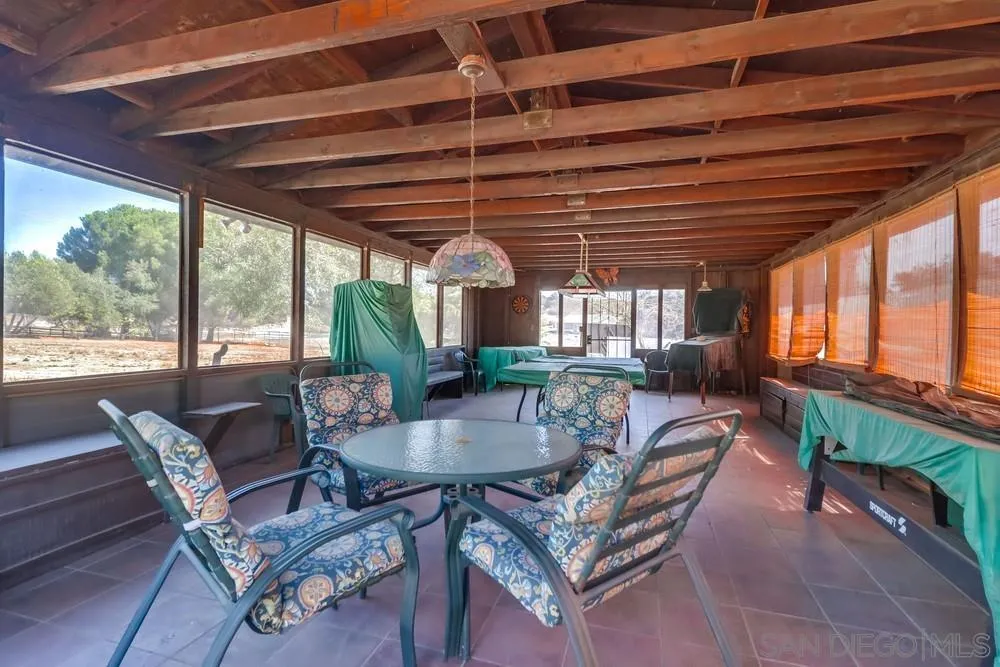 https://cdn.realtyfeed.com/cdn/127/250041557/f8d5218d3cc4f5750dd92bcf497cd231.webp