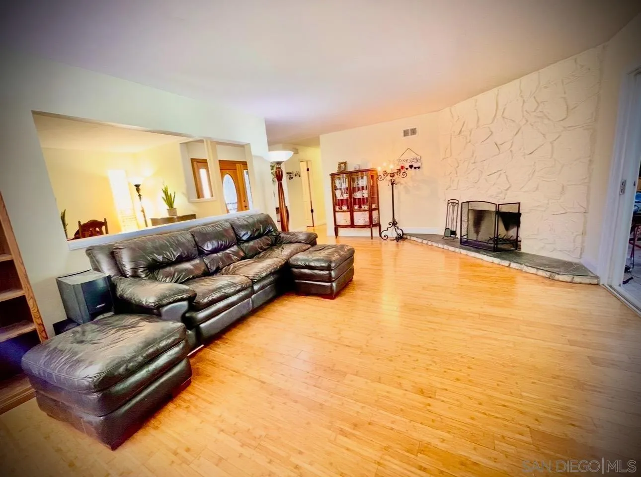 https://cdn.realtyfeed.com/cdn/127/250041559/a3d966edc8658544bfa41f2a49006b3a.webp