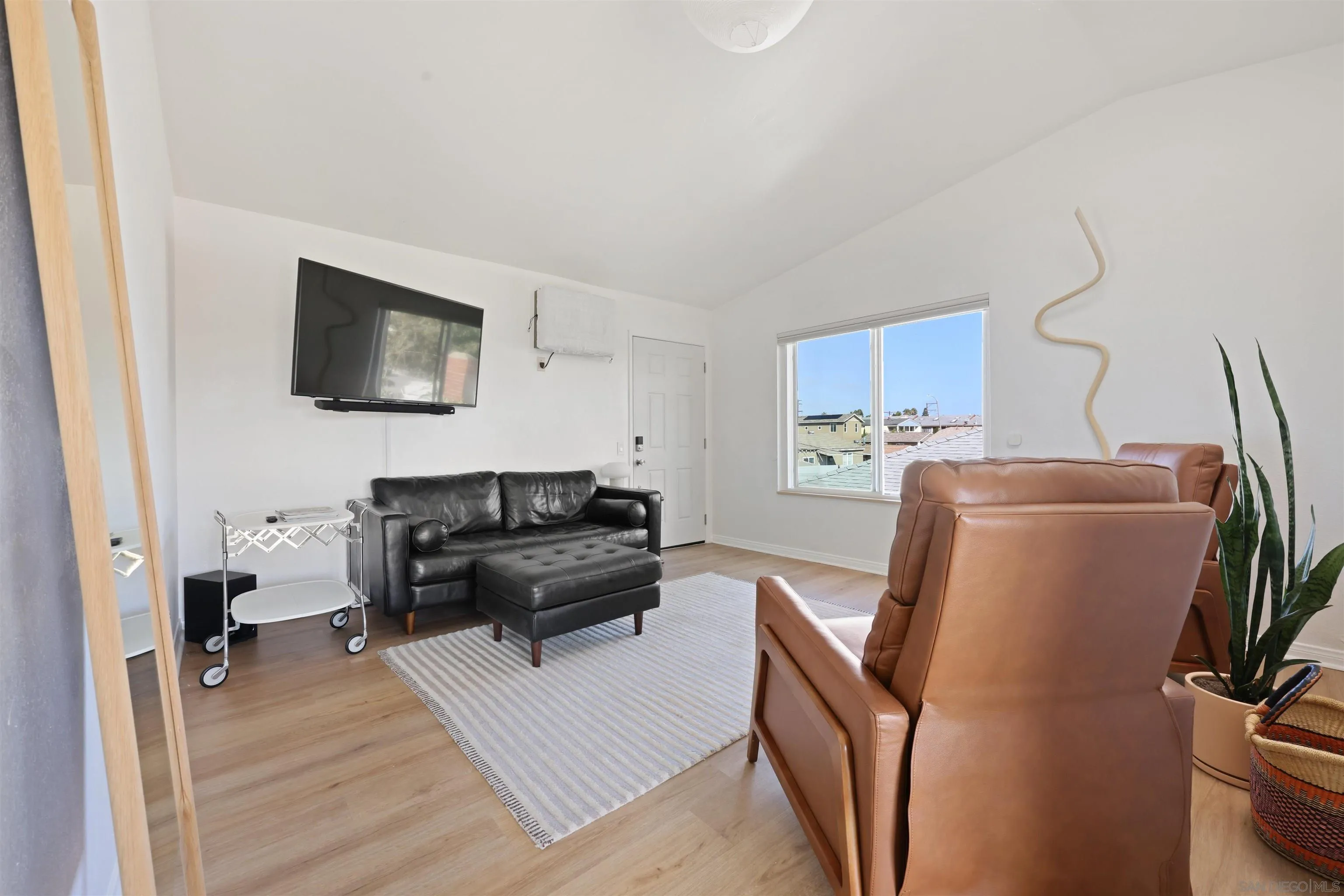 Photo #2: 250041581 Listing 